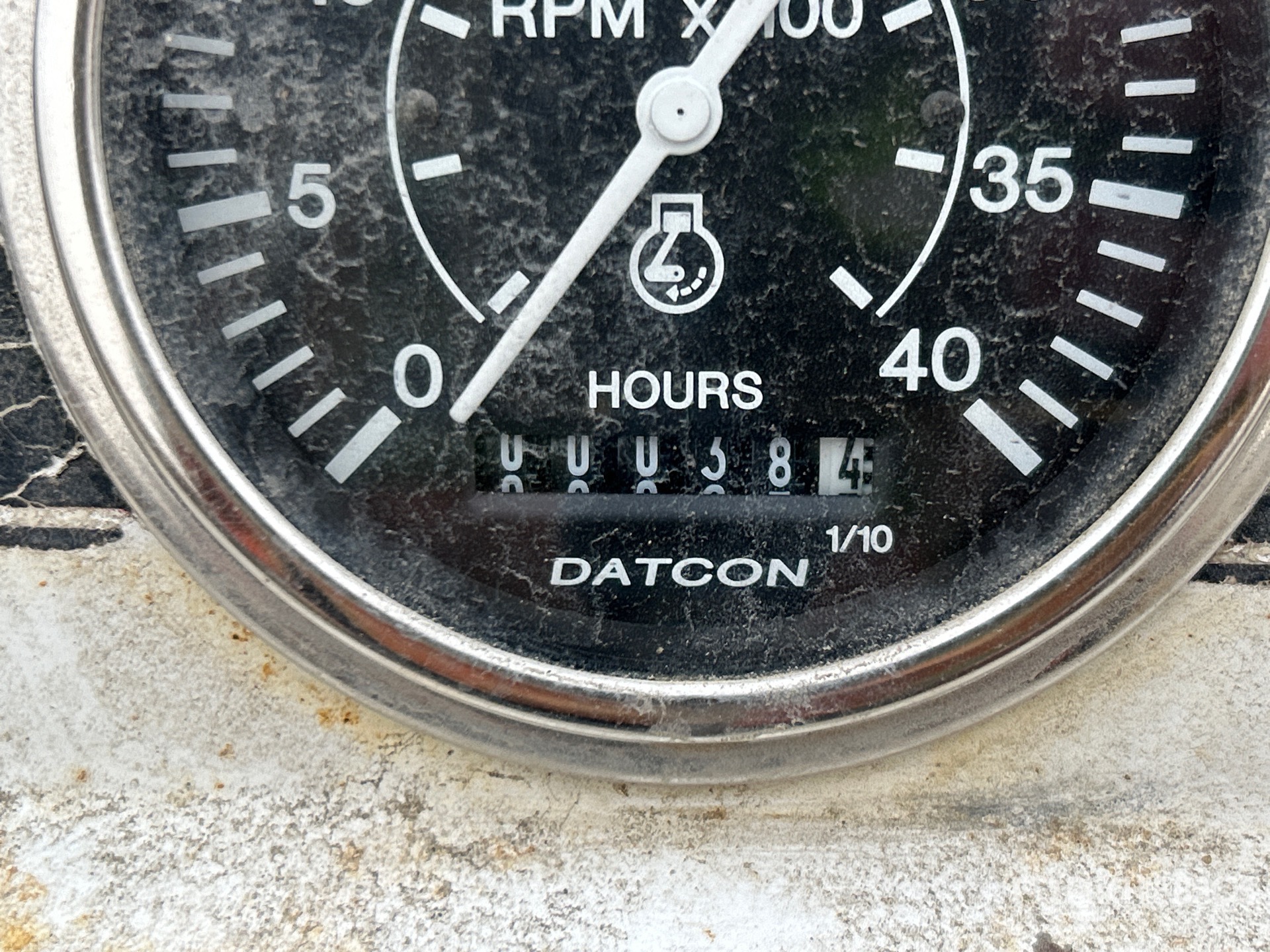 General Appearance with Hour Meter / Odometer