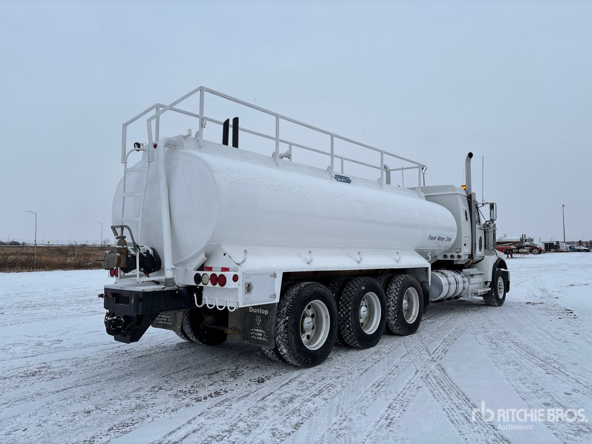 General Appearance with Imagen: esquina trasera derecha