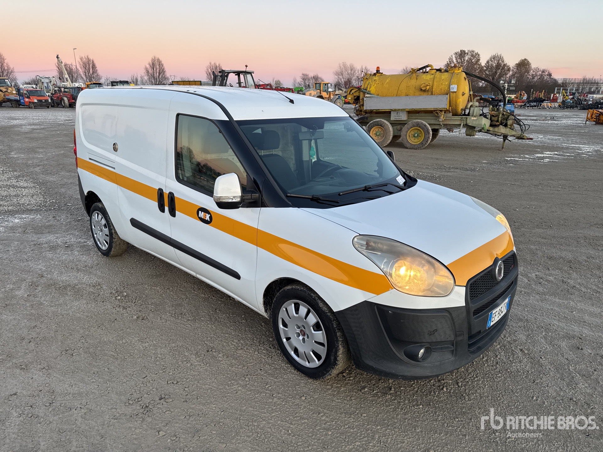 General Appearance with Bild, Ecke vorne rechts