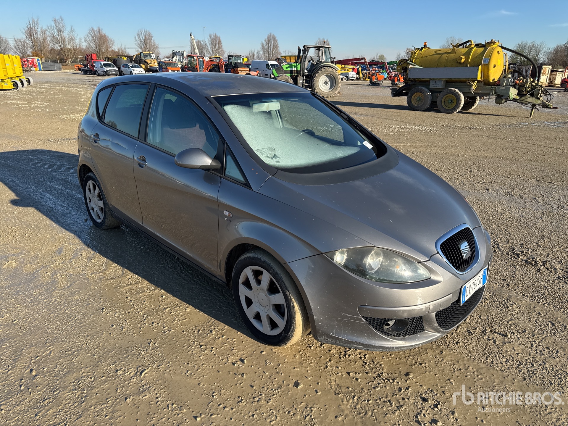 General Appearance with Picture, Right Front Corner