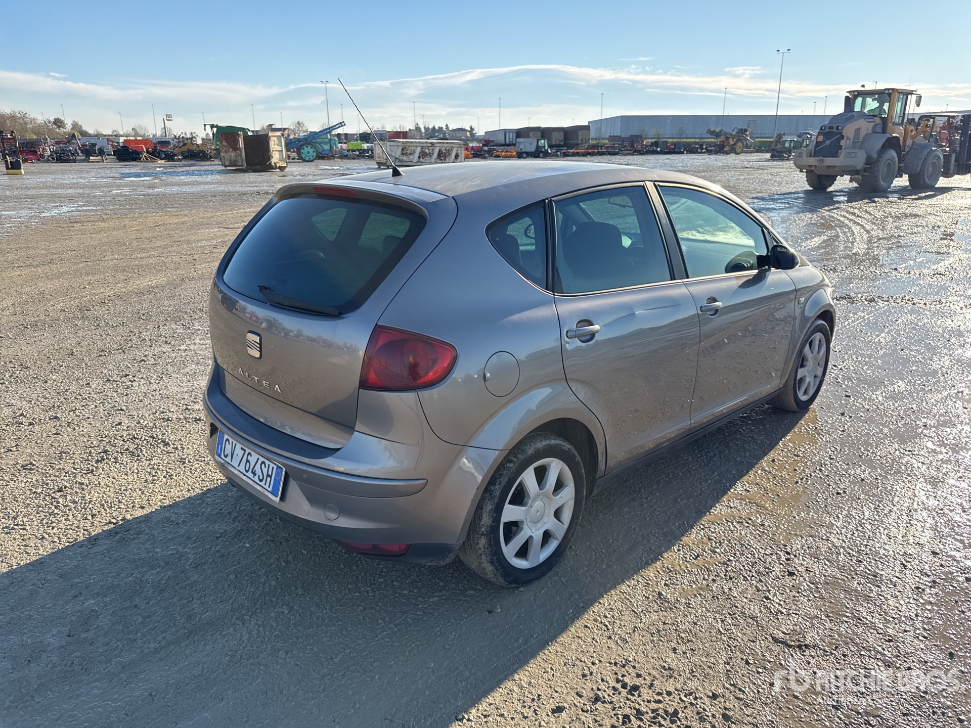 General Appearance with Picture, Right Rear Corner