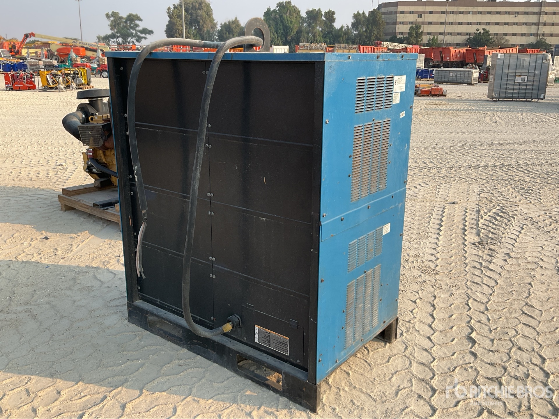 Aspect général with Image, coin arrière droit