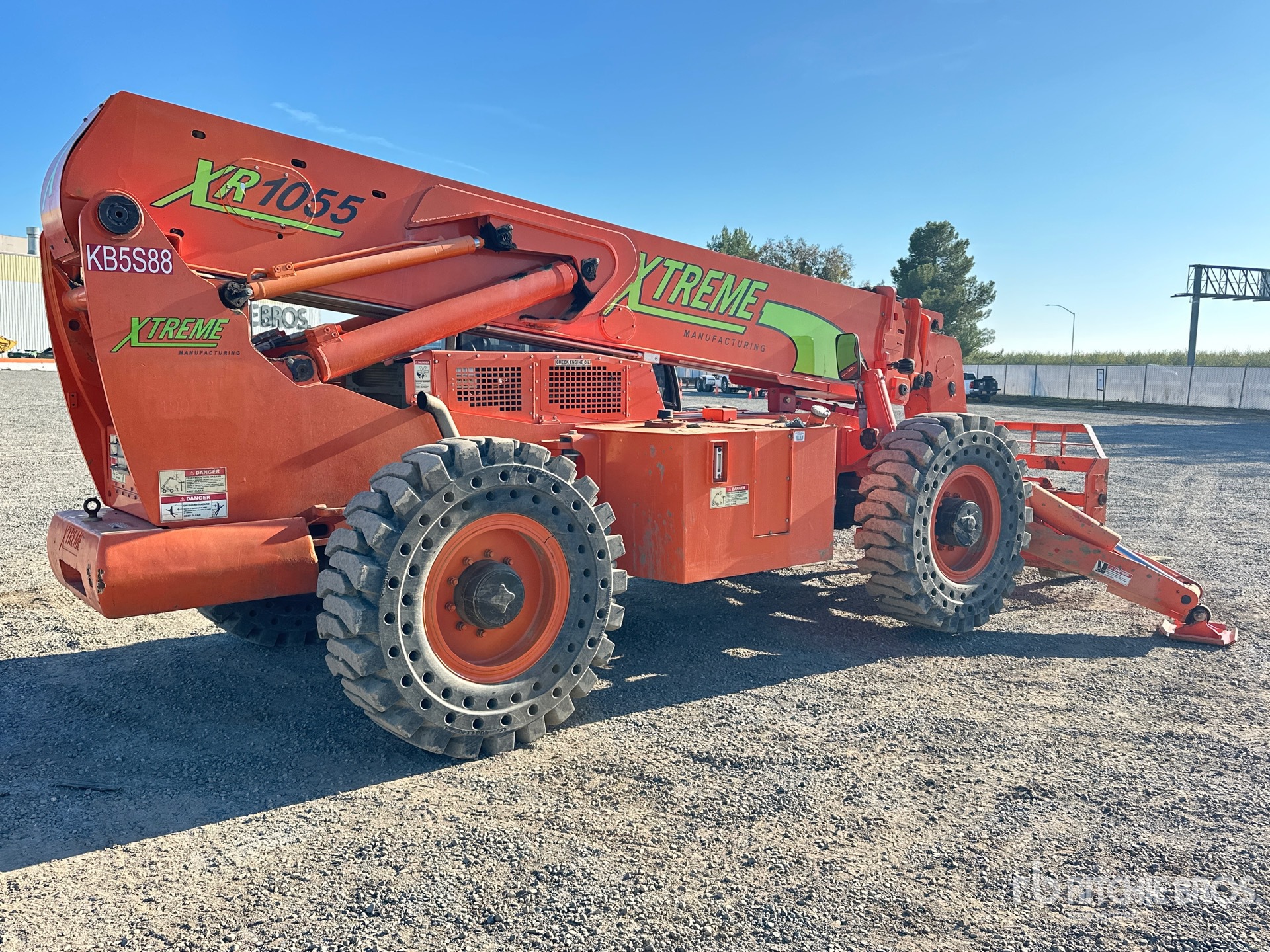 General Appearance with Bild, Ecke hinten rechts