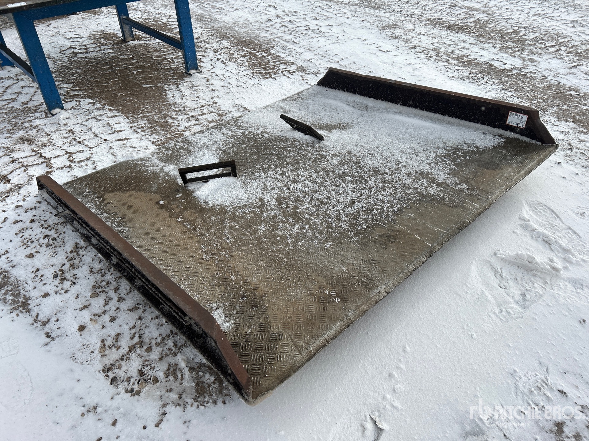 General Appearance with Image, coin avant droit