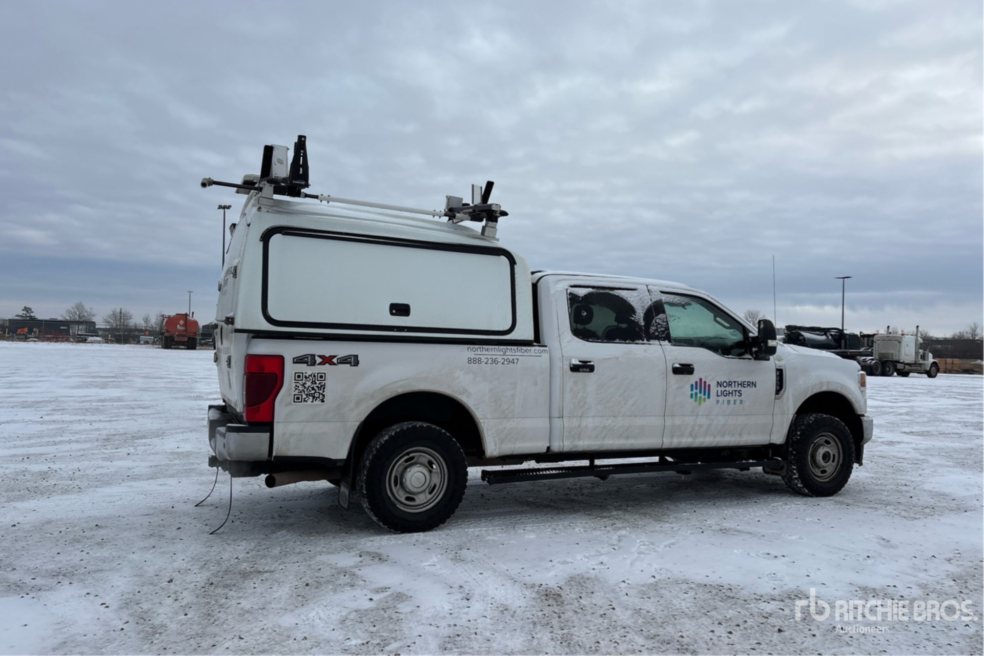 Aspect général with Image, coin arrière droit