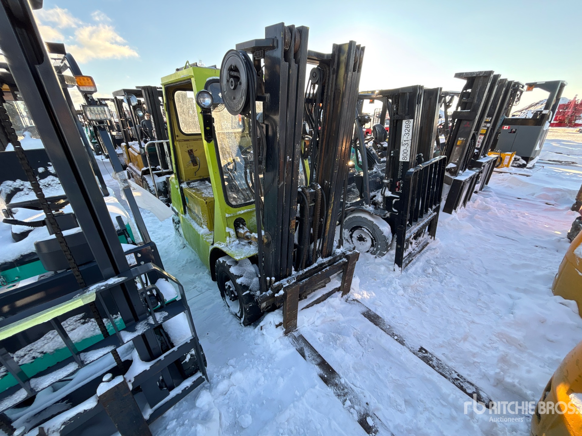 General Appearance with Picture, Right Front Corner