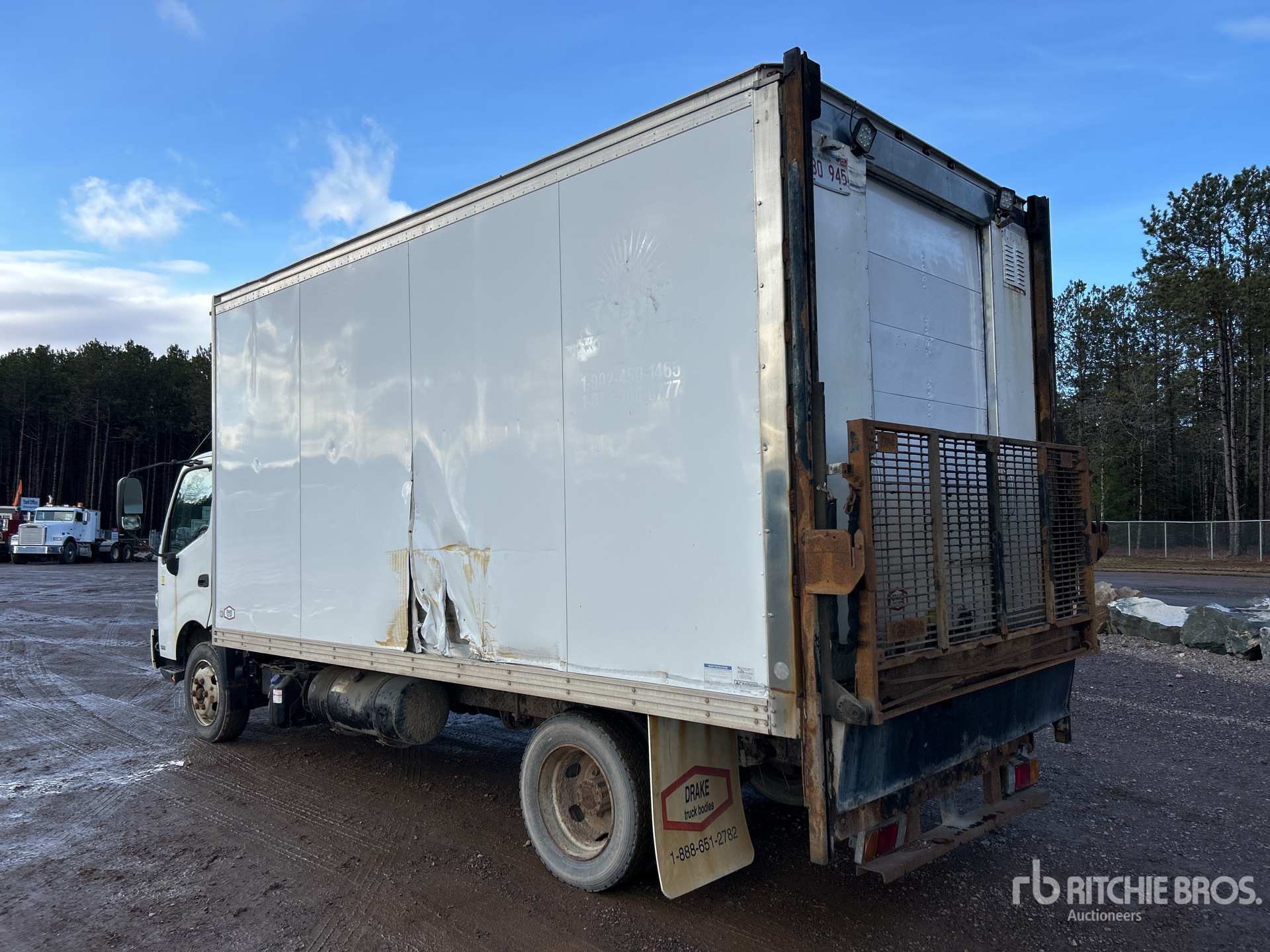 Aspect général with Image, coin arrière gauche