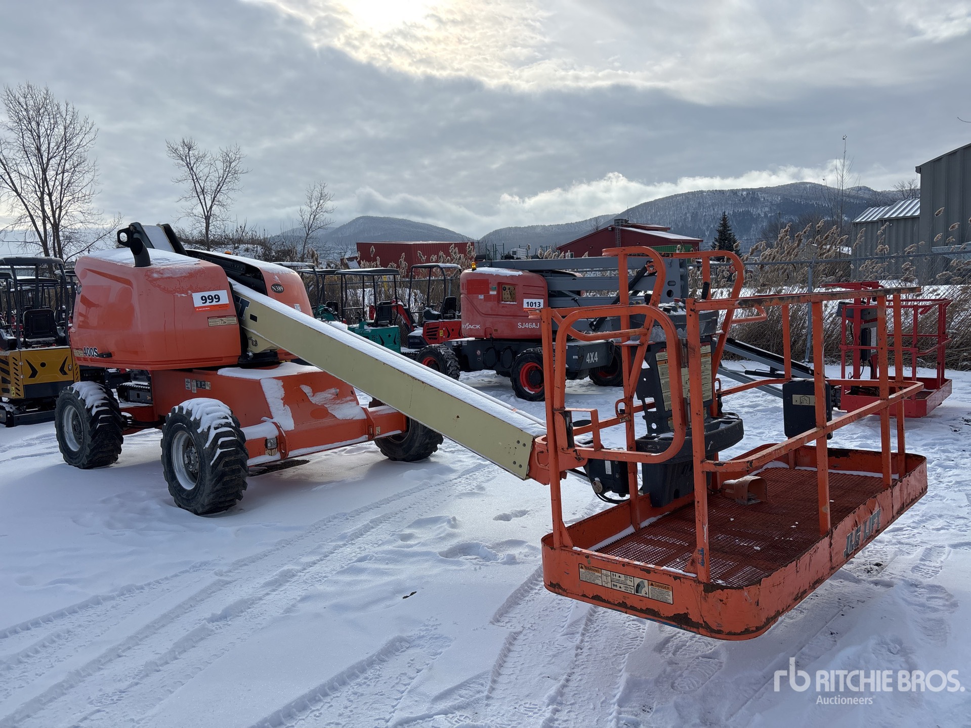 General Appearance with Picture, Right Front Corner