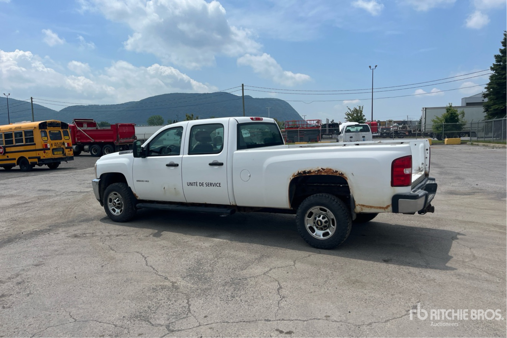 General Appearance with Picture, Left Rear Corner