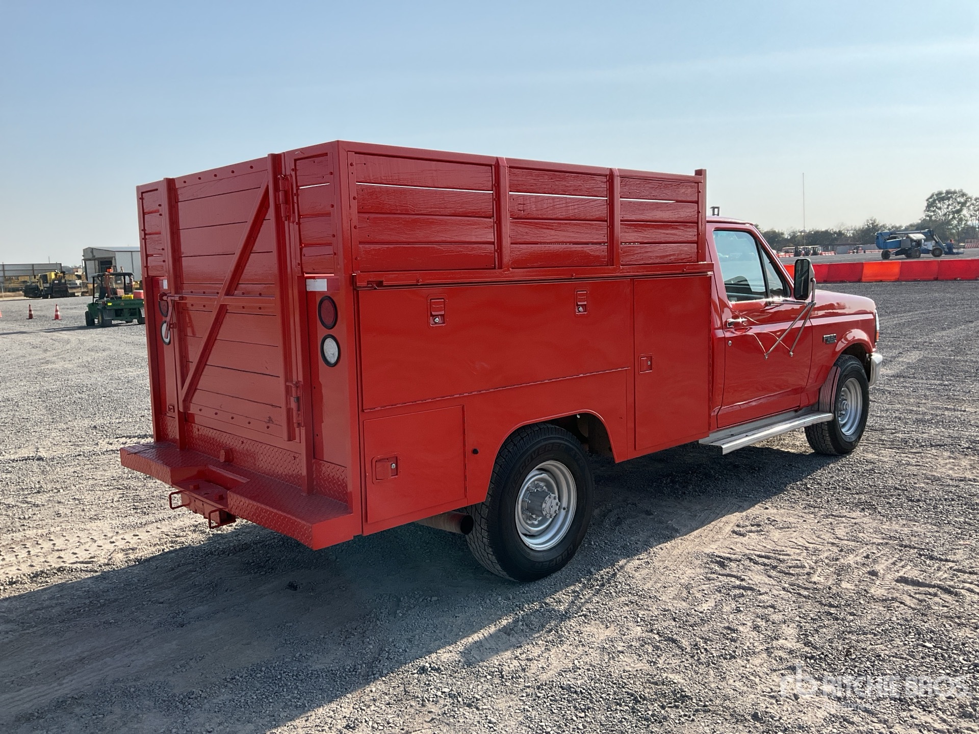 Aspect général with Image, coin arrière droit