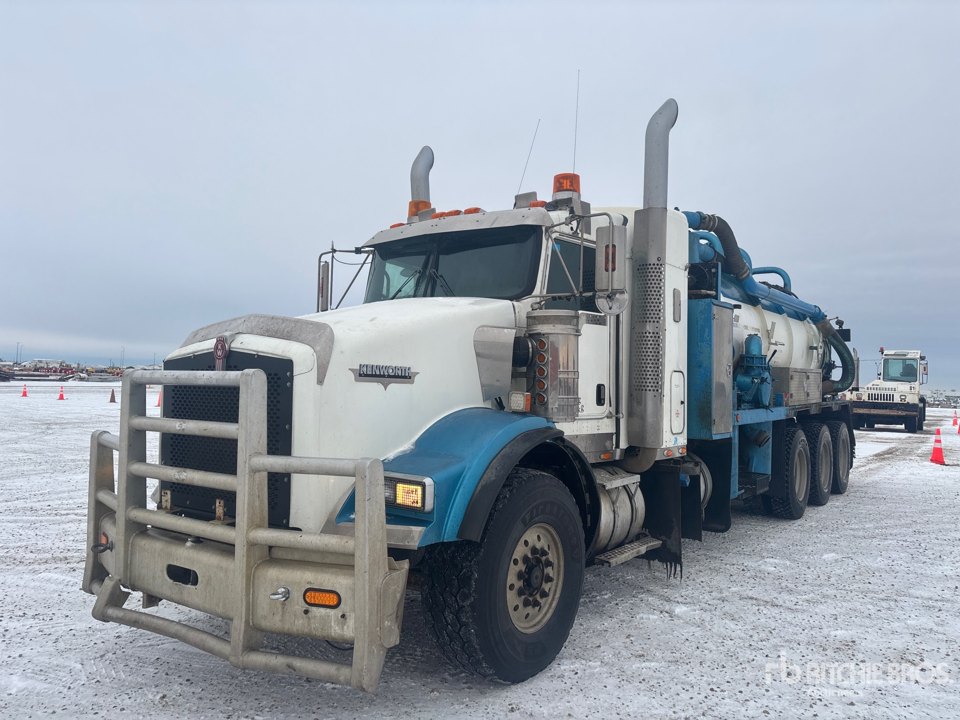 General Appearance with Foto, angolo anteriore sinistro