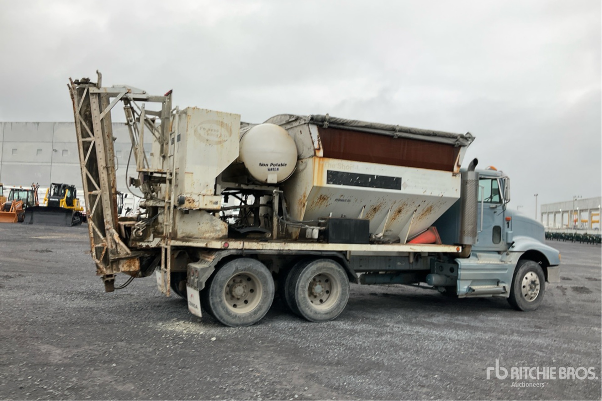 Aspect général with Image, coin arrière droit