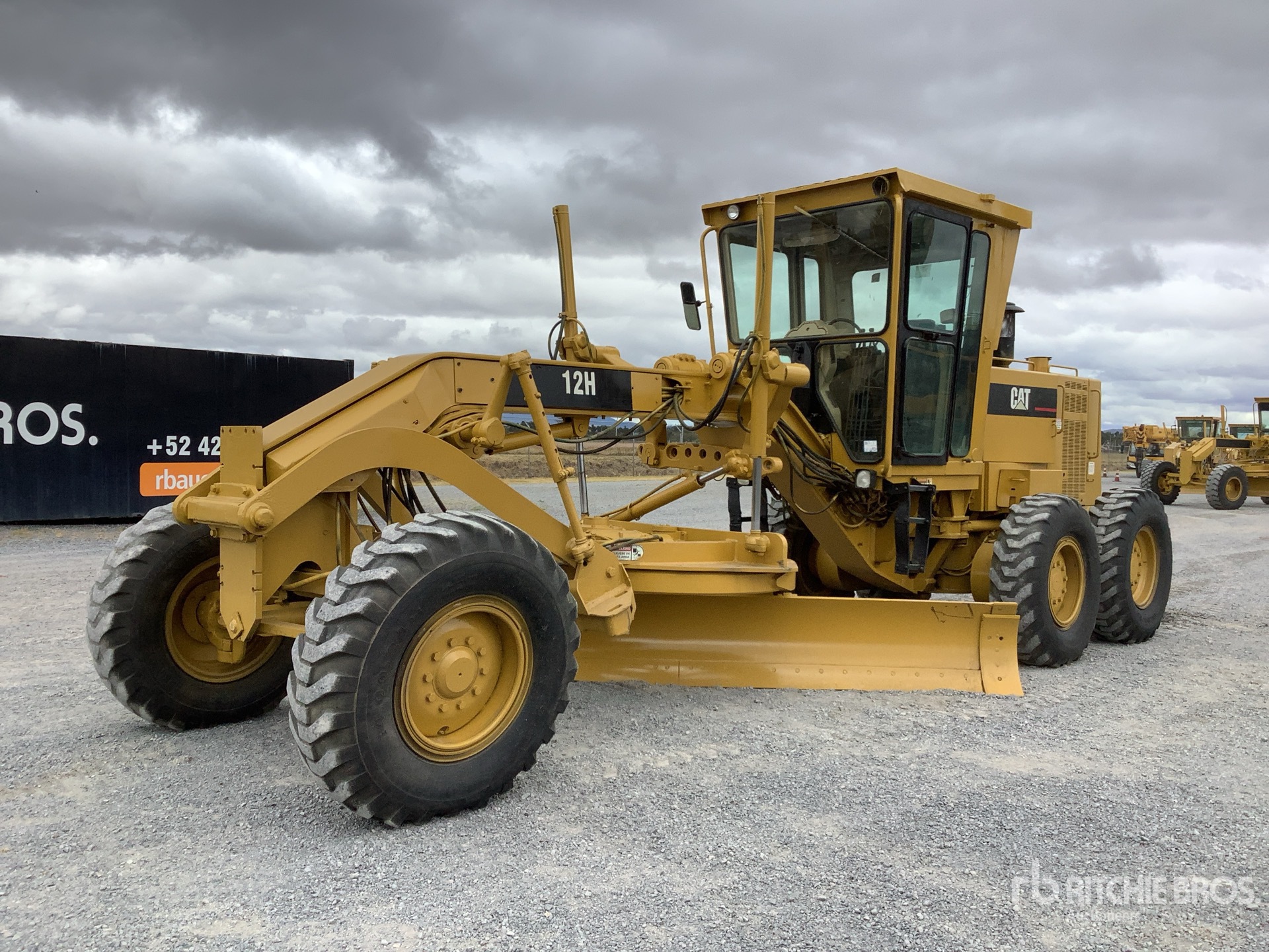 General Appearance with Bild, Ecke vorne links