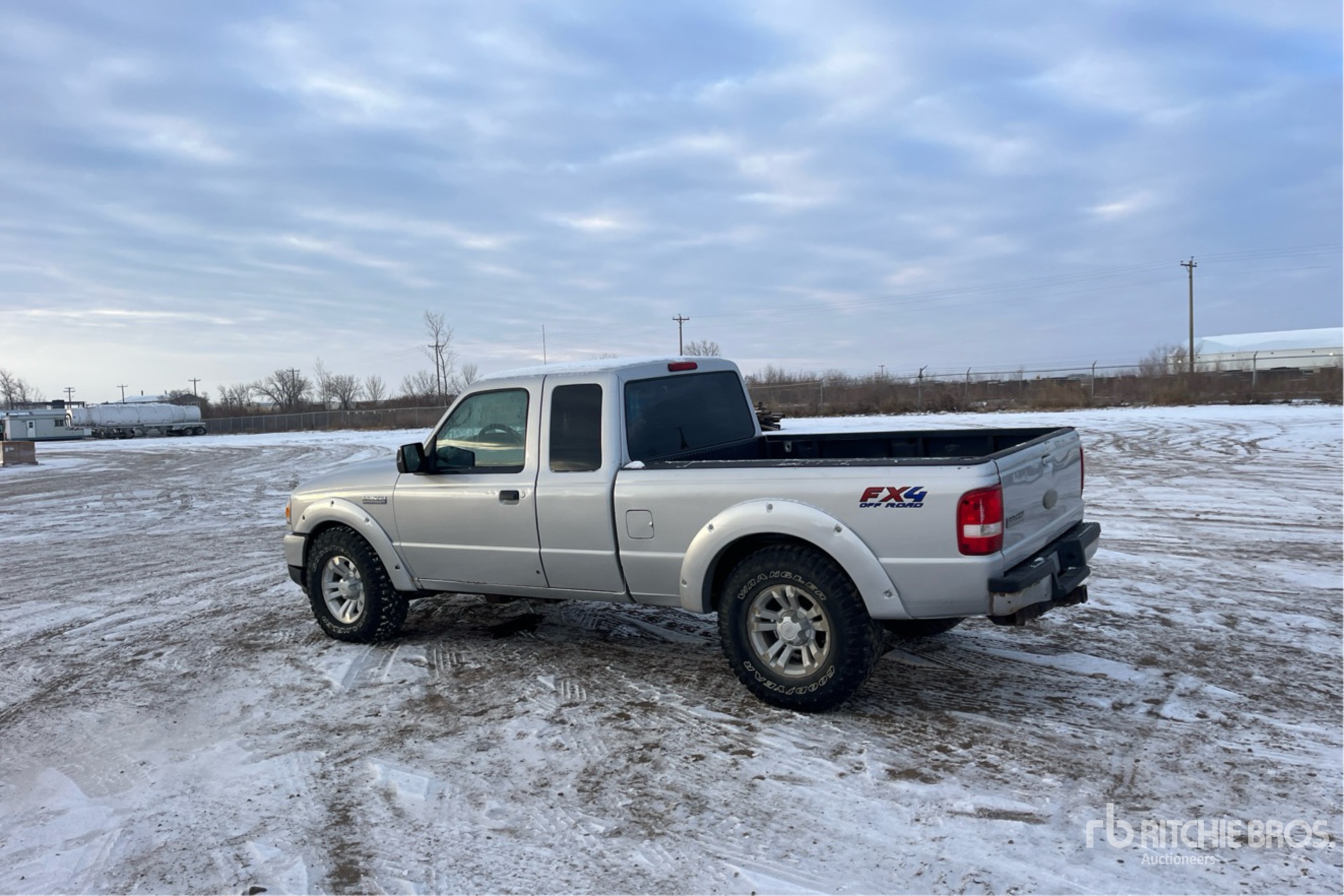 General Appearance with Imagen: esquina trasera izquierda