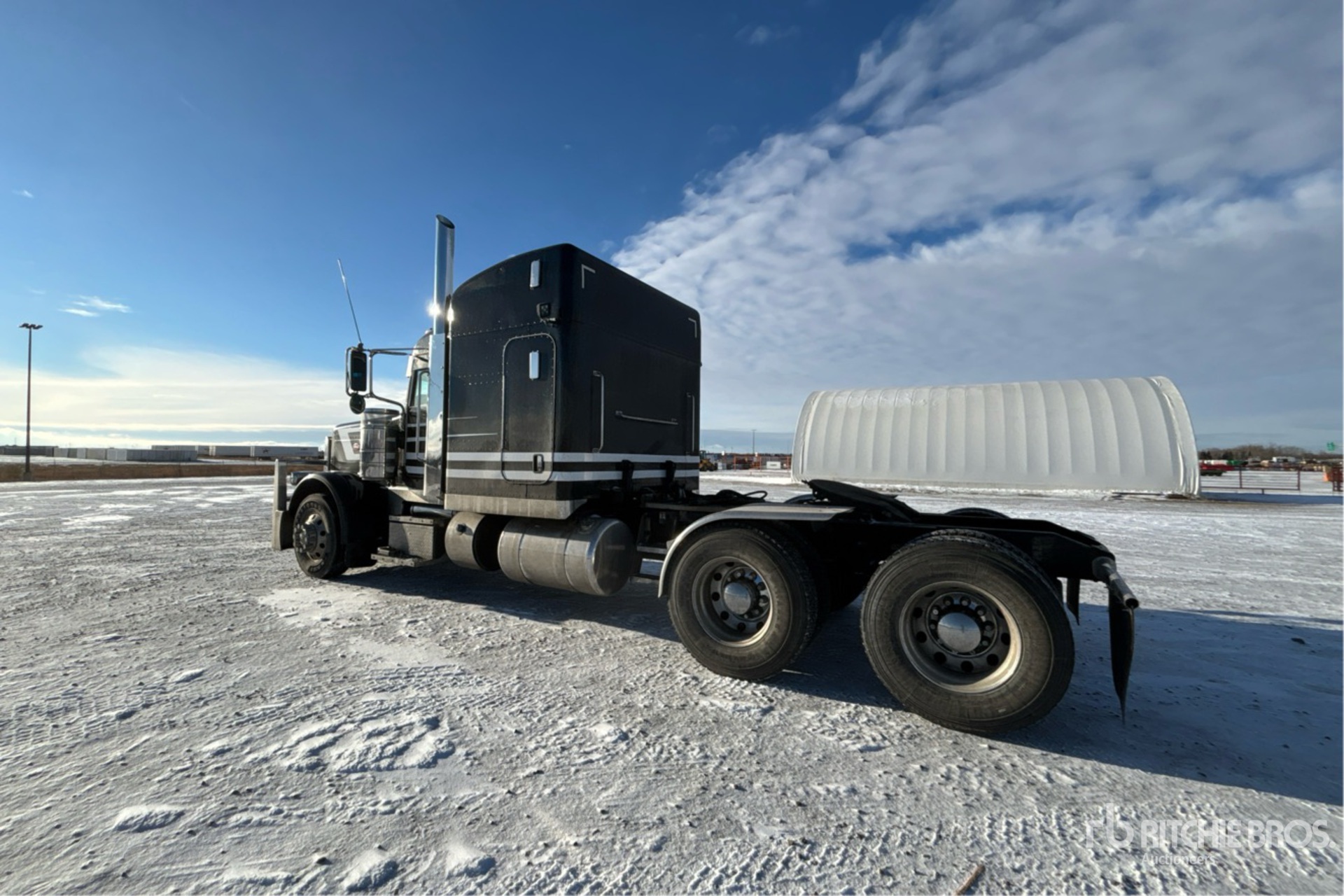 Aspect général with Image, coin arrière gauche