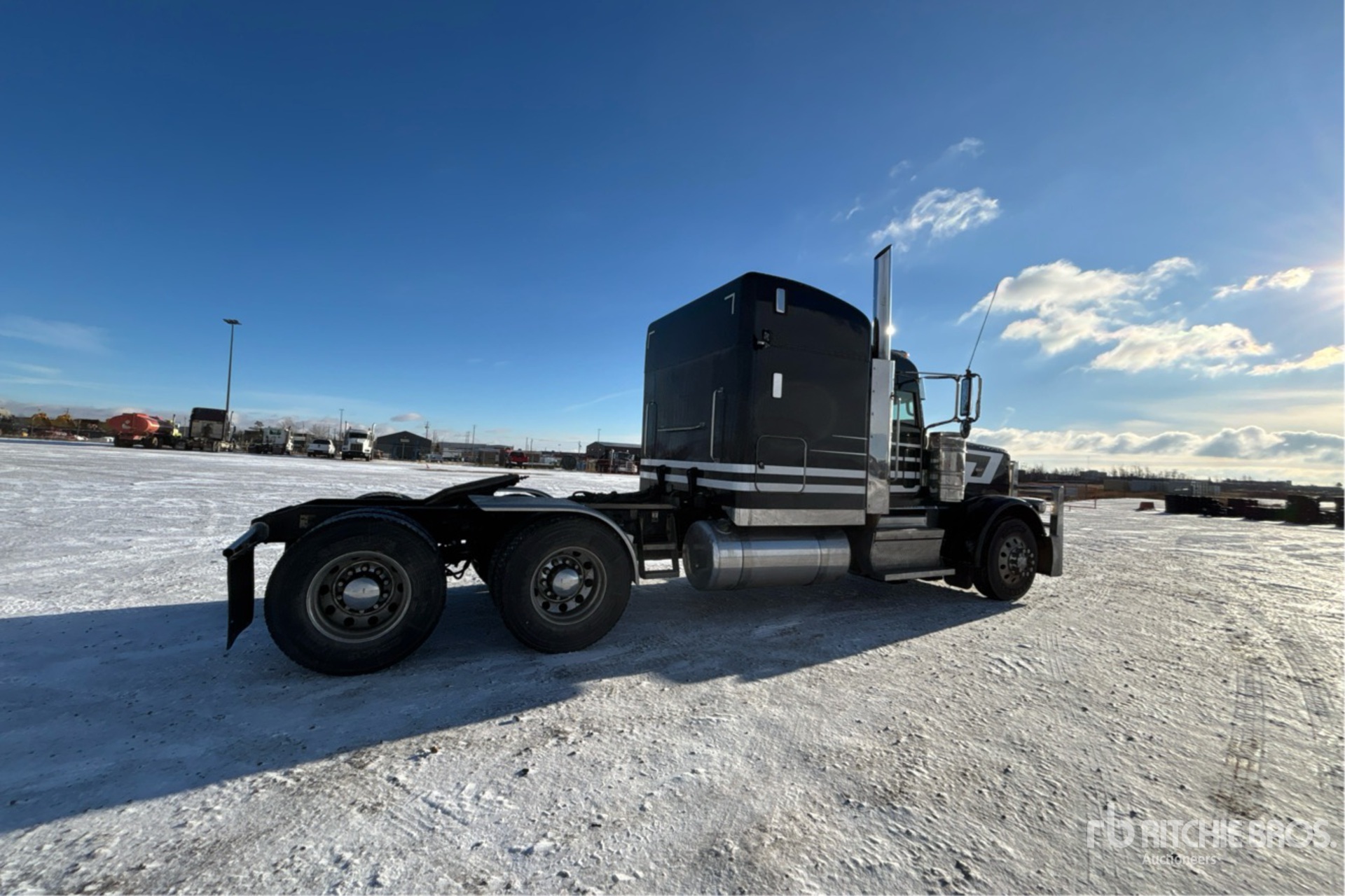 Aspect général with Image, coin arrière droit