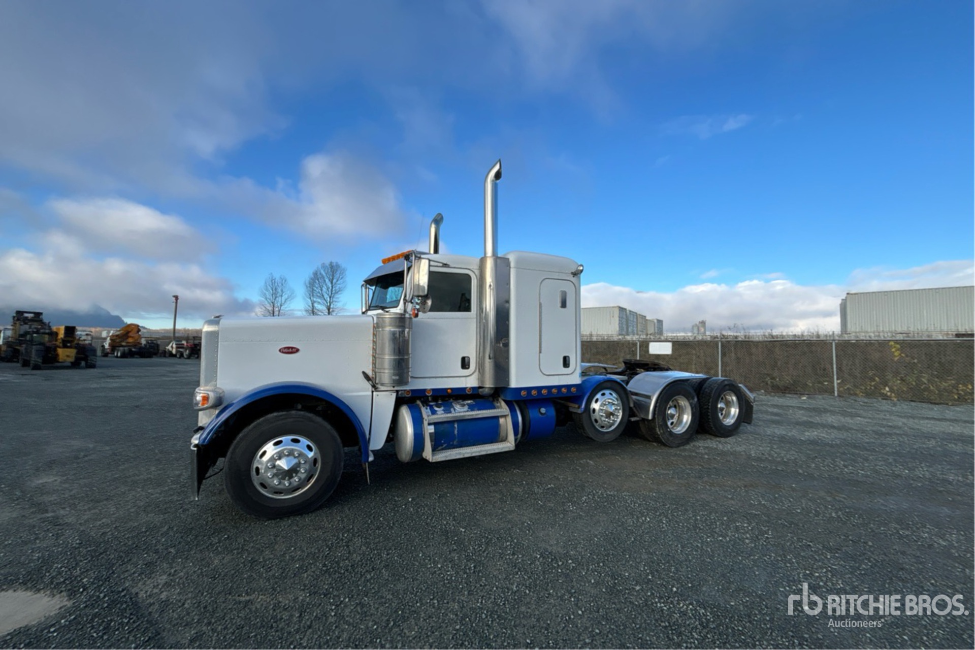 Aspect général with Image, coin avant gauche