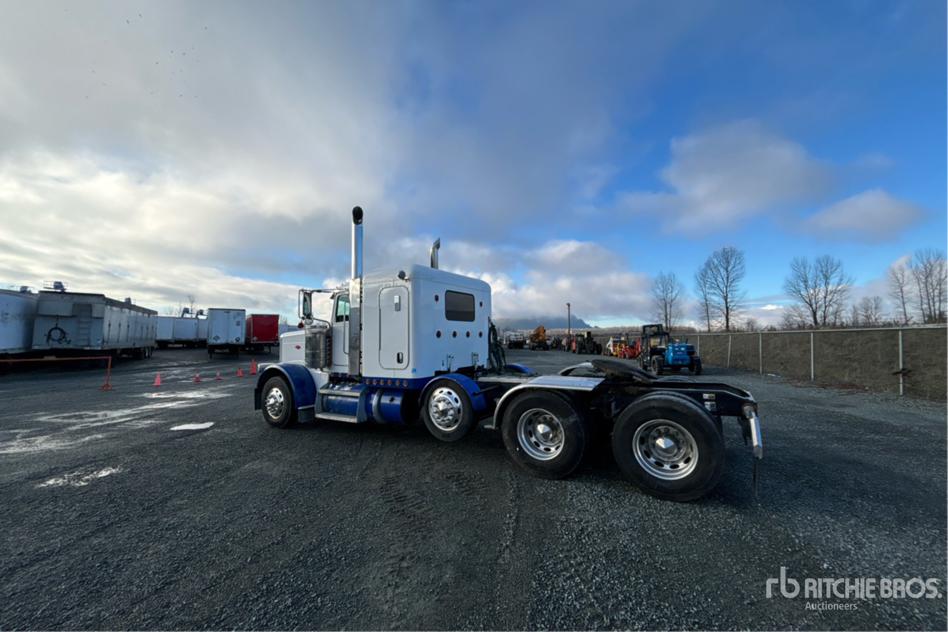 Aspect général with Image, coin arrière gauche