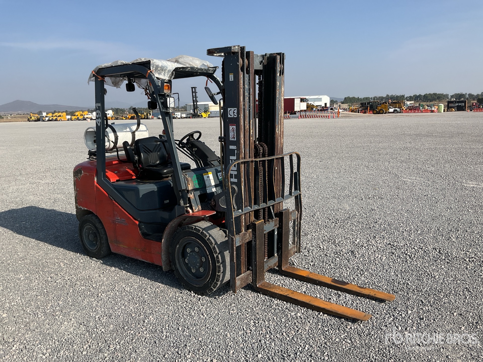 General Appearance with Picture, Right Front Corner