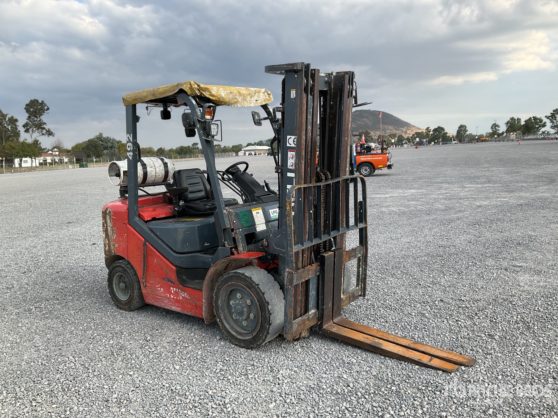 General Appearance with Picture, Right Front Corner