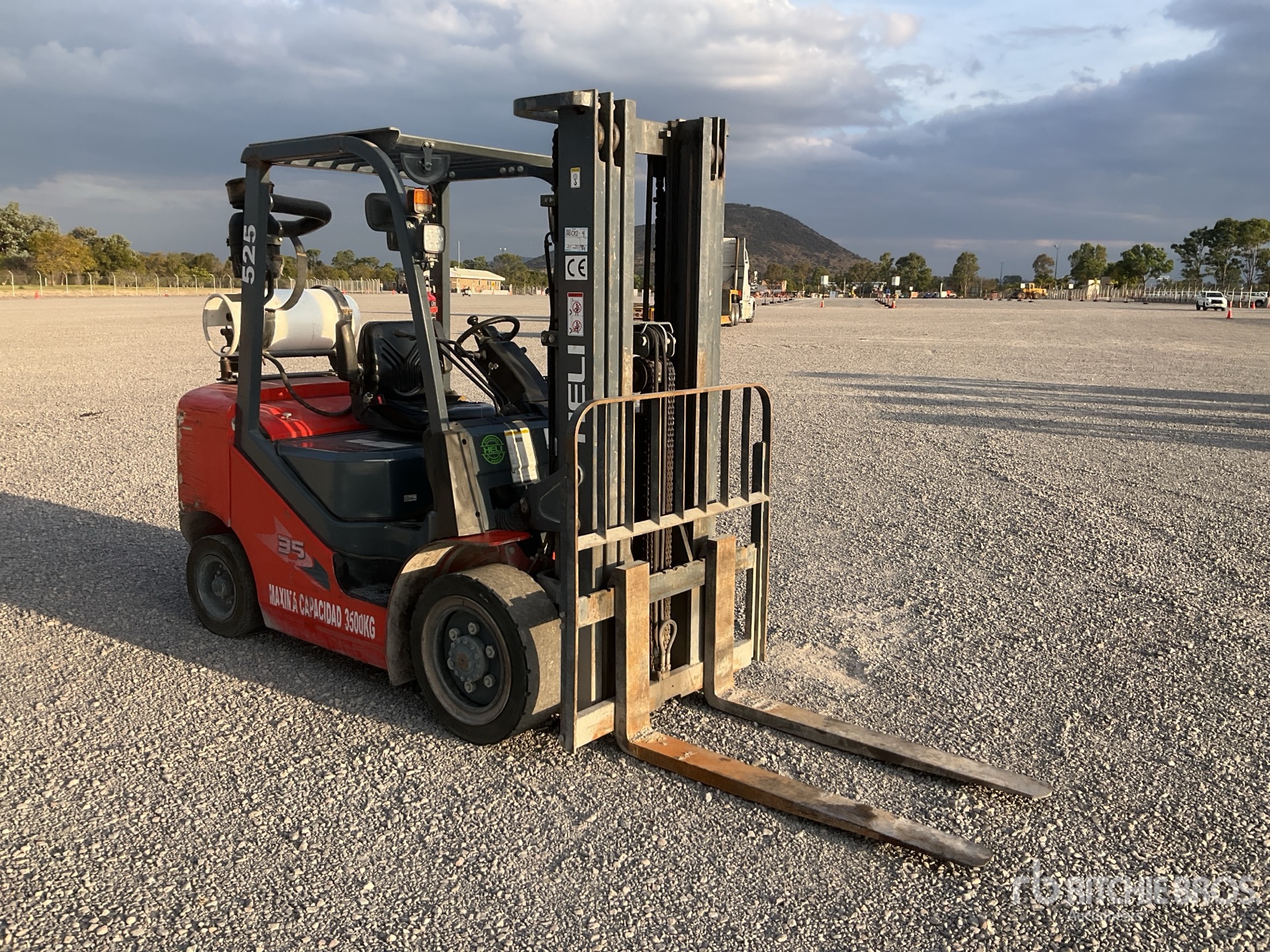 General Appearance with Picture, Right Front Corner