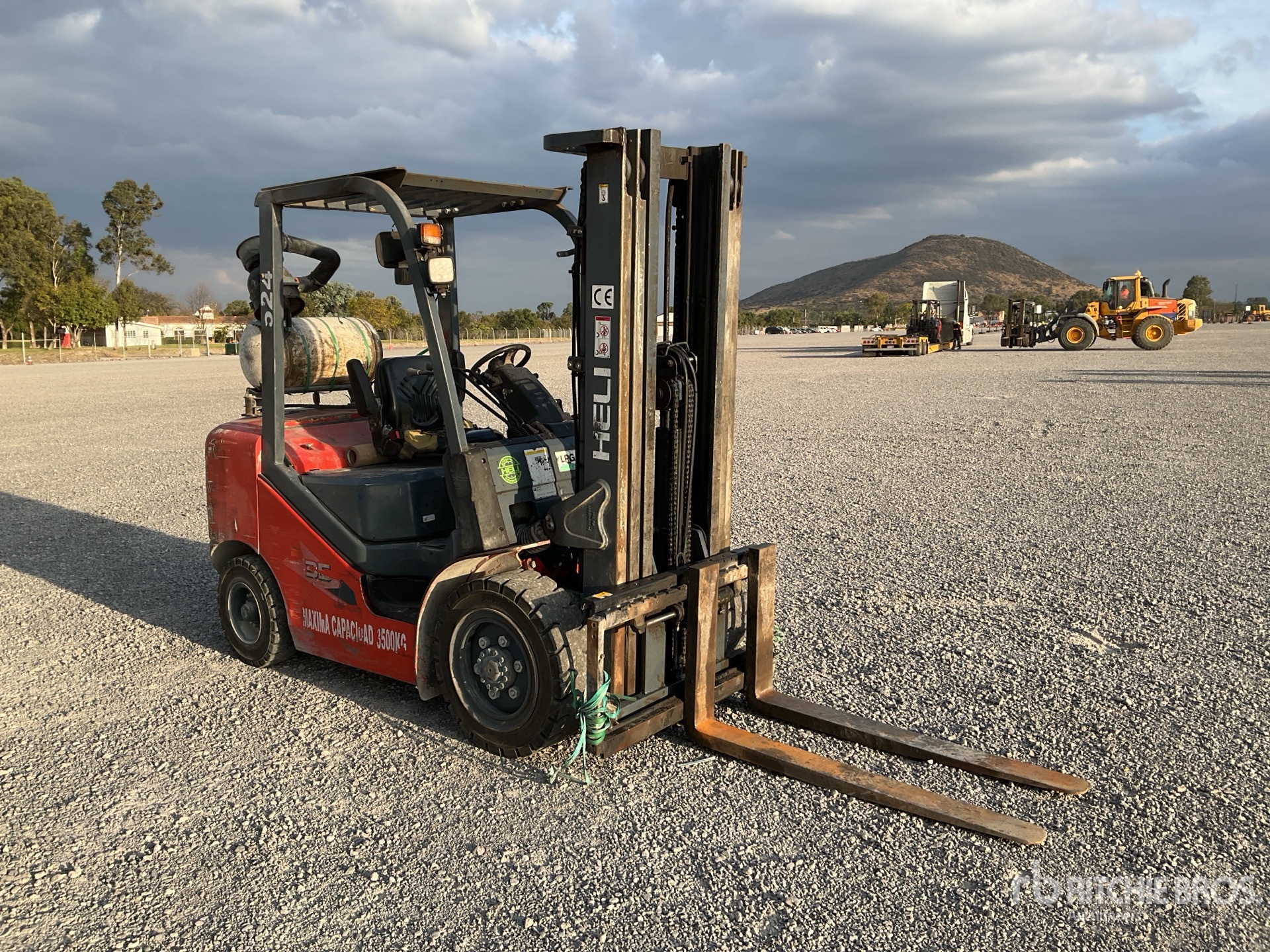 General Appearance with Picture, Right Front Corner