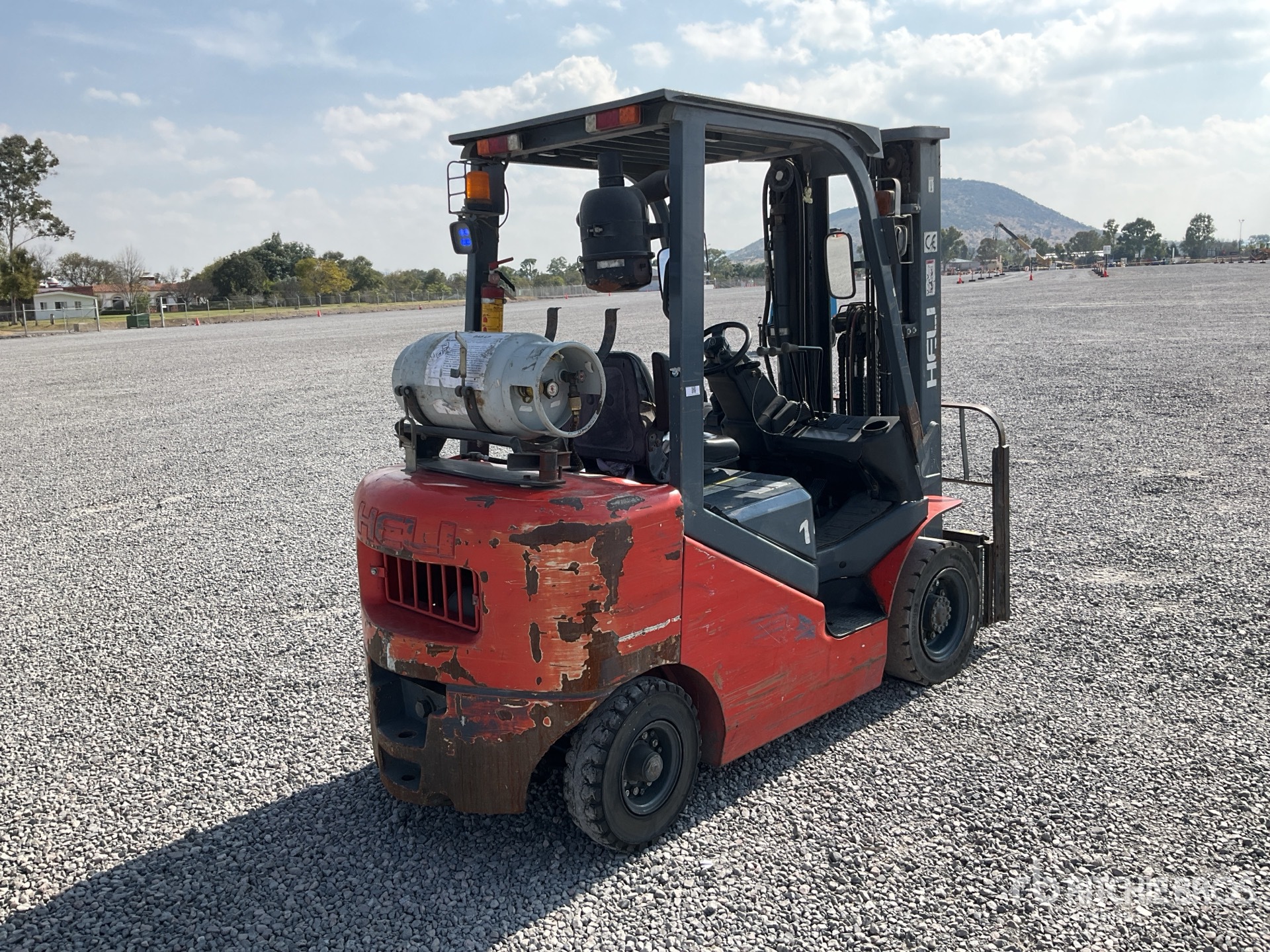 General Appearance with Picture, Left Rear Corner