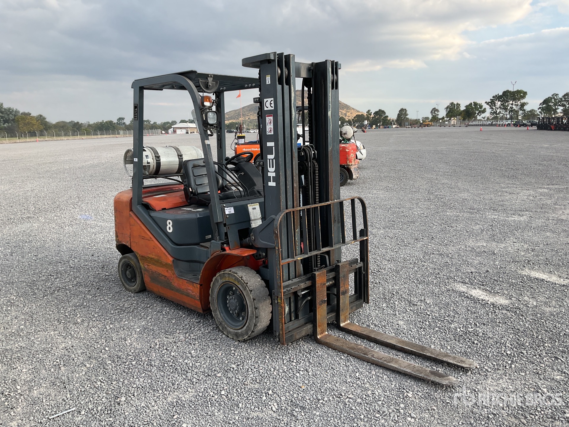 General Appearance with Picture, Right Front Corner