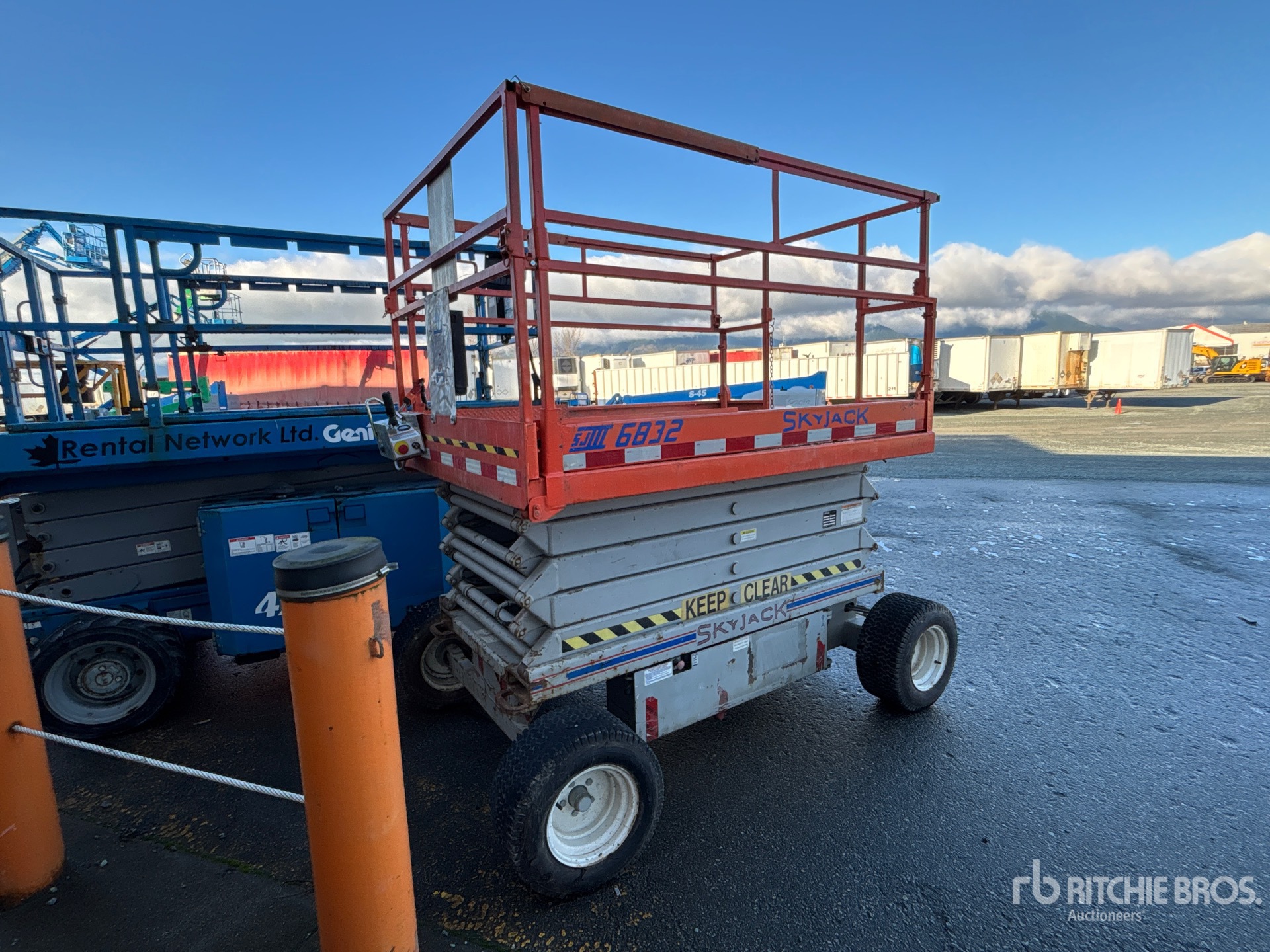 General Appearance with Picture, Left Front Corner