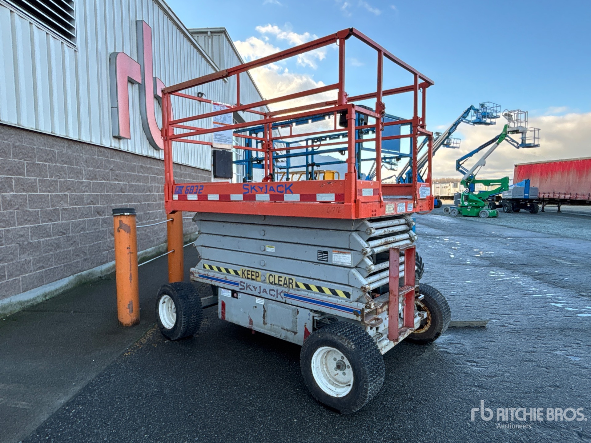 General Appearance with Picture, Left Rear Corner