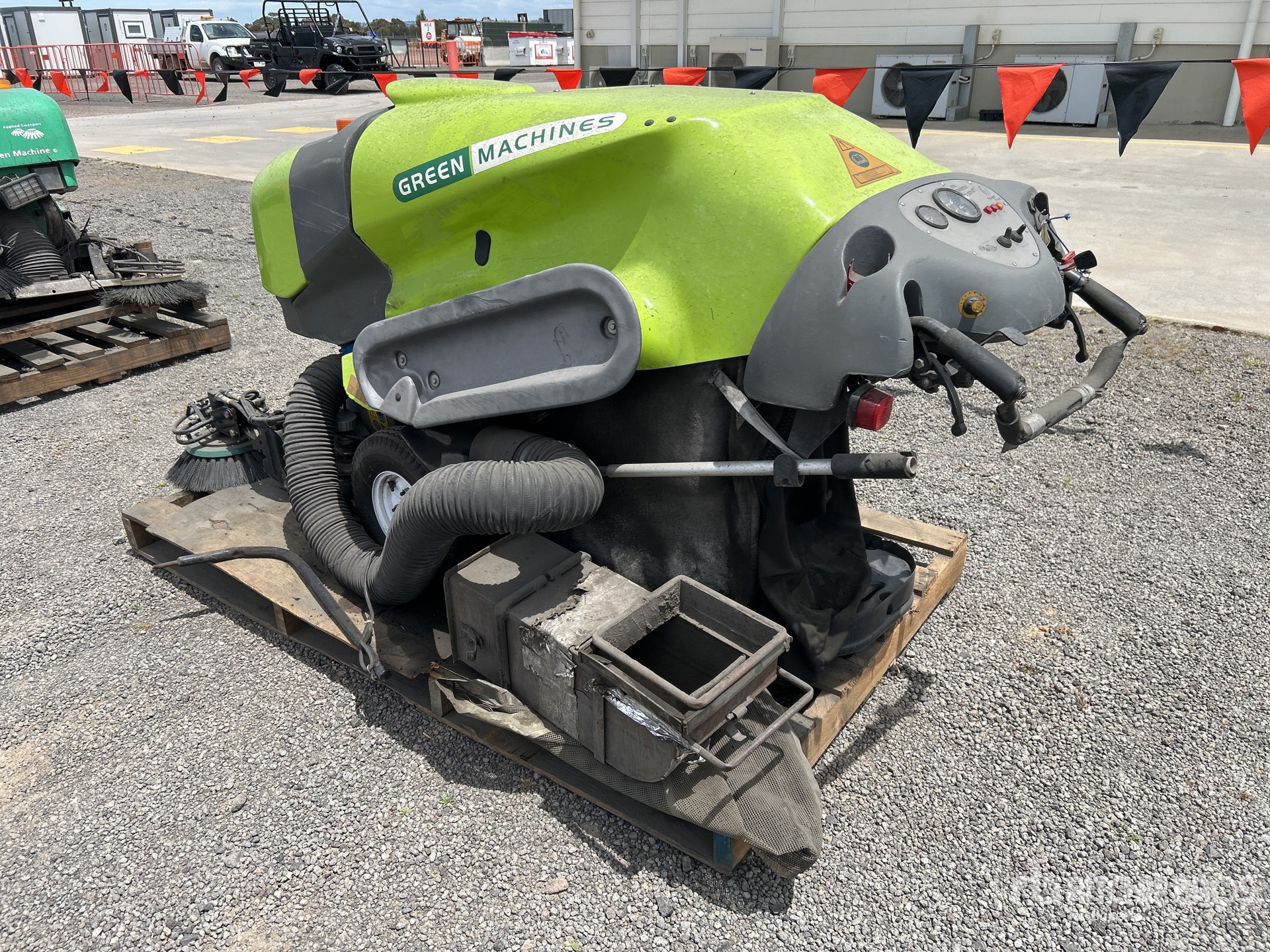 General Appearance with Picture, Left Rear Corner