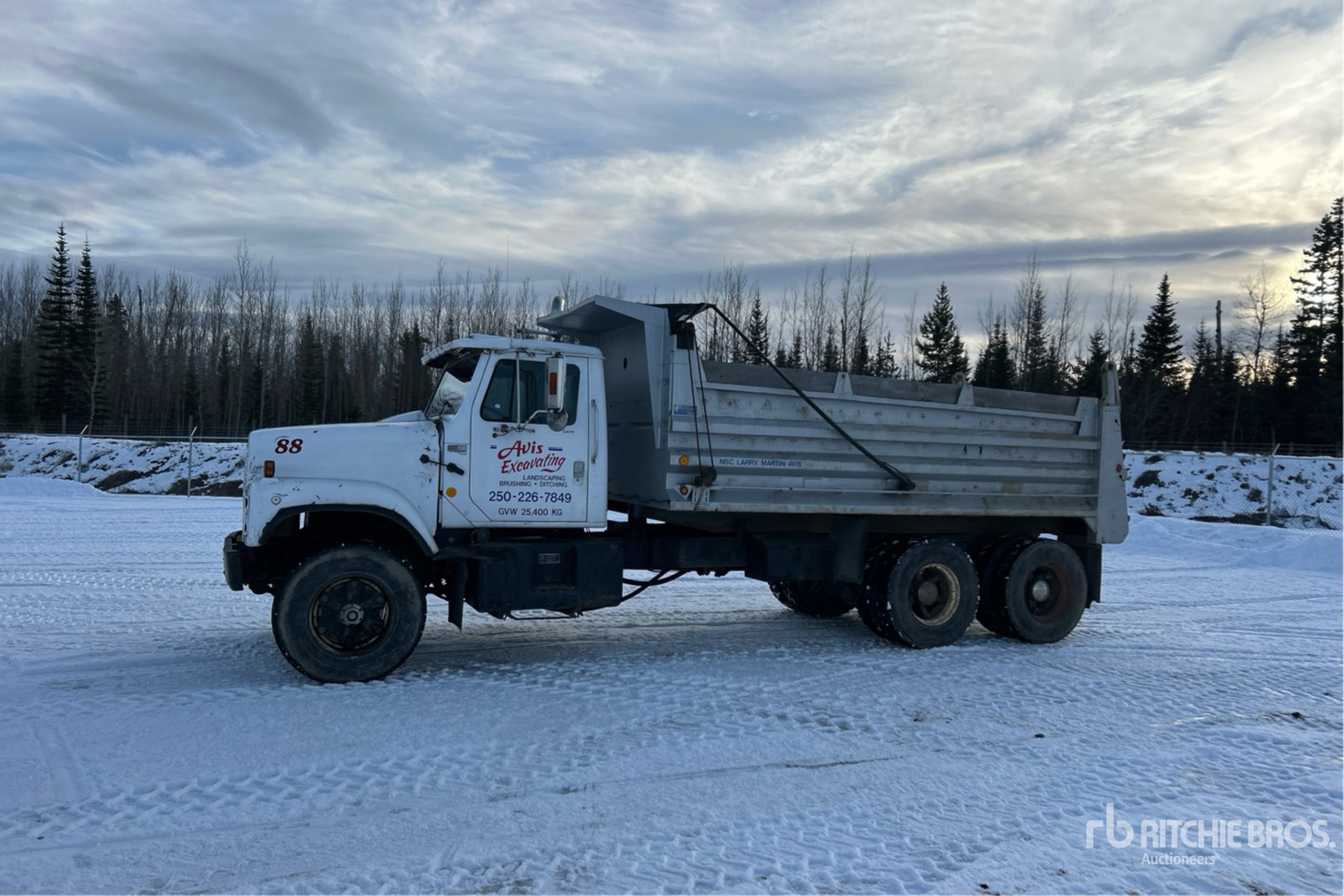 General Appearance with Bild, Ecke vorne links