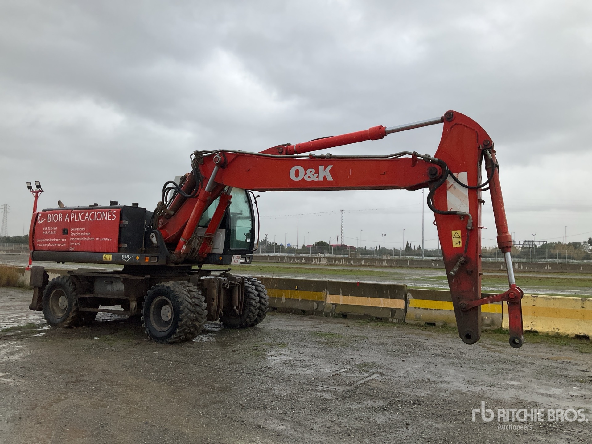 General Appearance with Picture, Right Front Corner