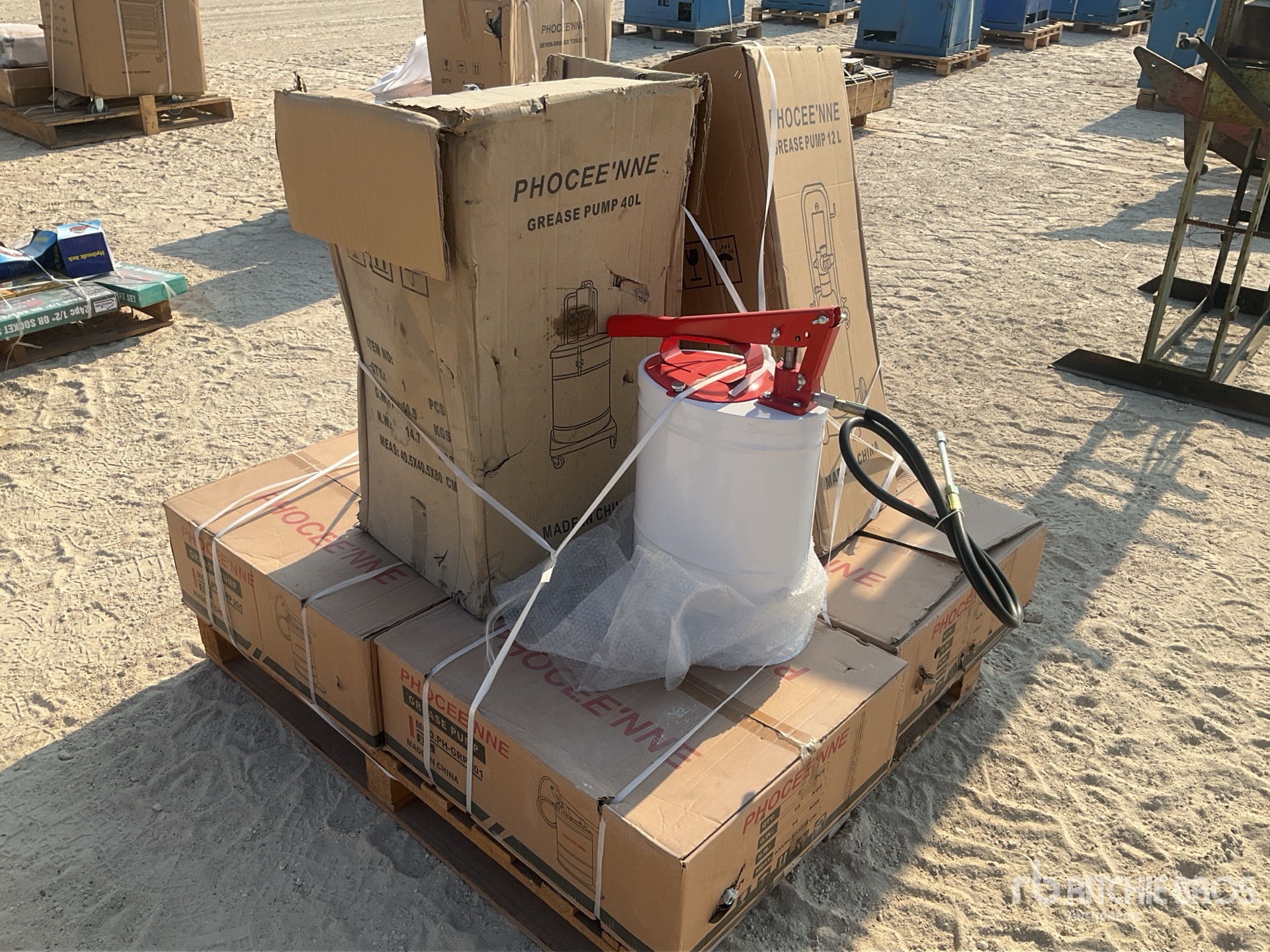 Aspect général with Image, coin arrière droit