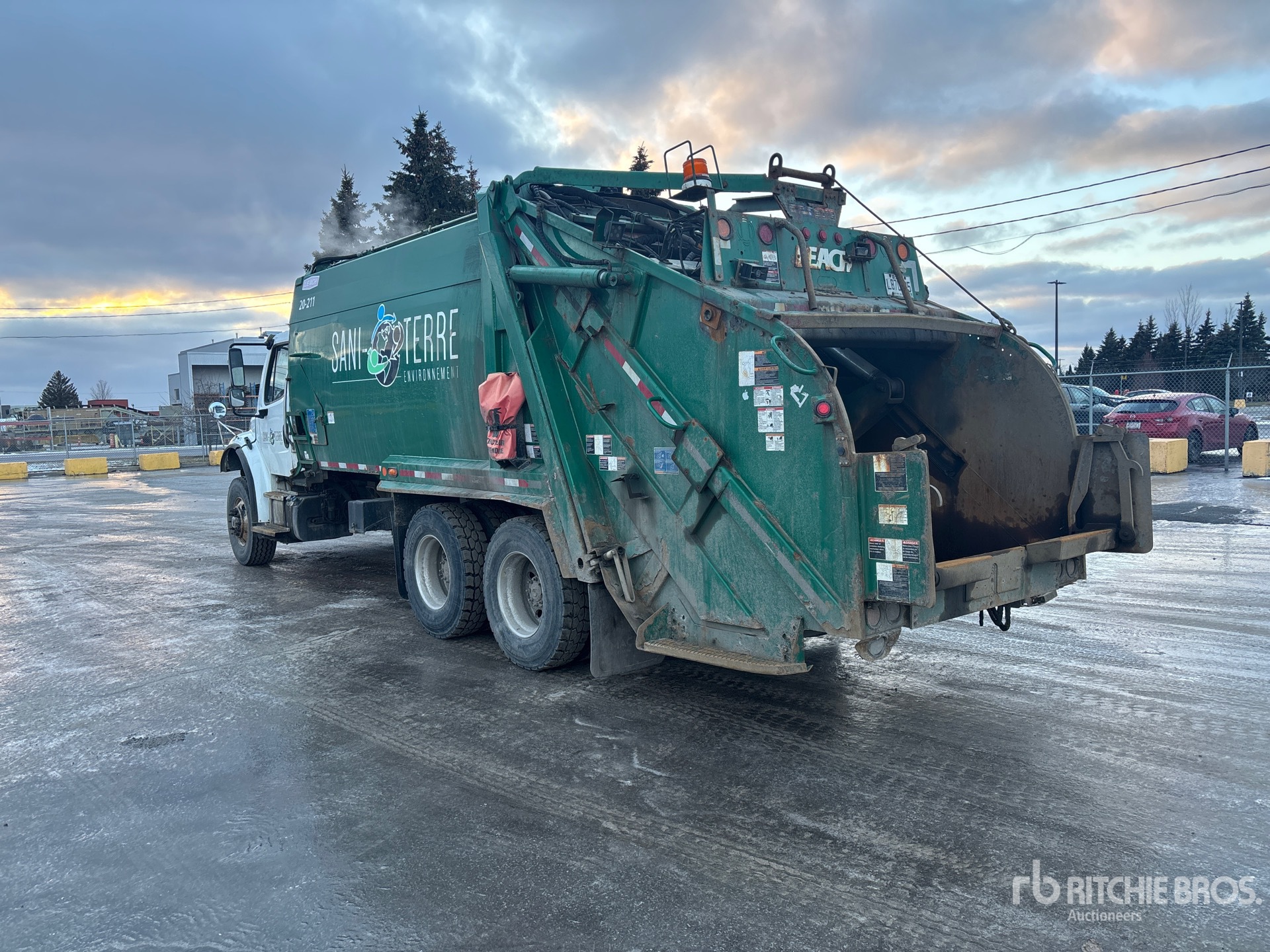 General Appearance with Bild, Ecke hinten links