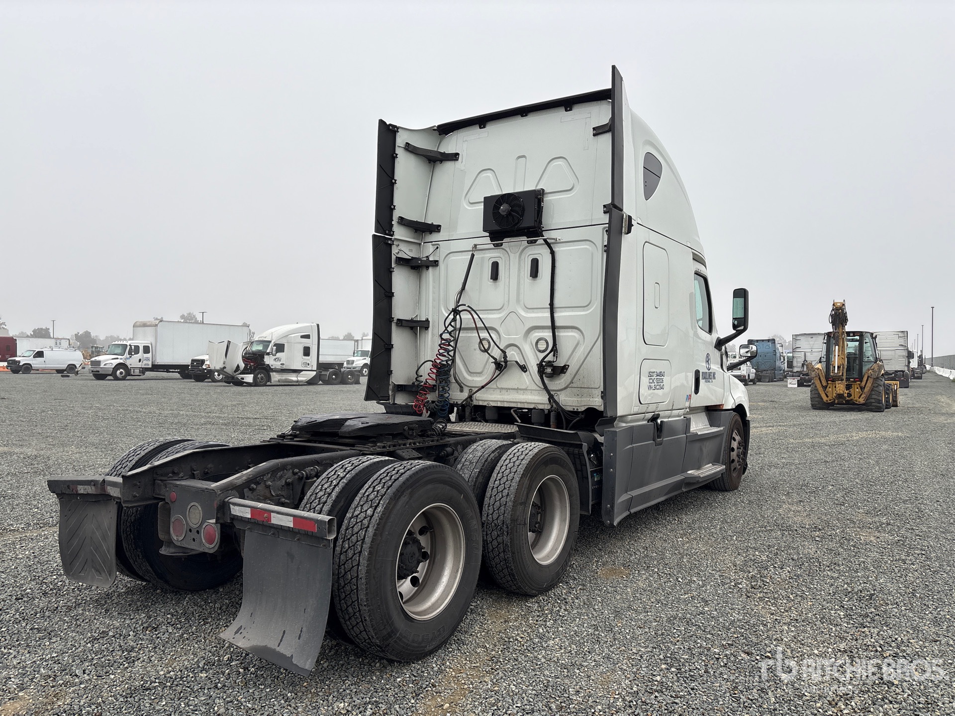 Aspect général with Image, coin arrière droit