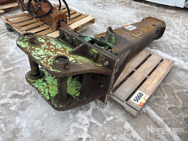 Tramac V32 Hydraulic Breaker - Fits Excavator approx 20-32 ton
