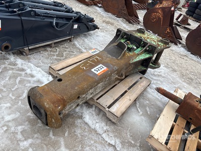 Tramac V32 Hydraulic Breaker - Fits Excavator approx 20-32 ton for