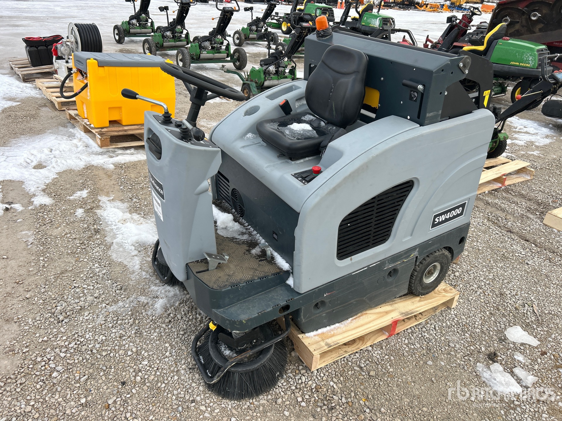 General Appearance with Featured Photo