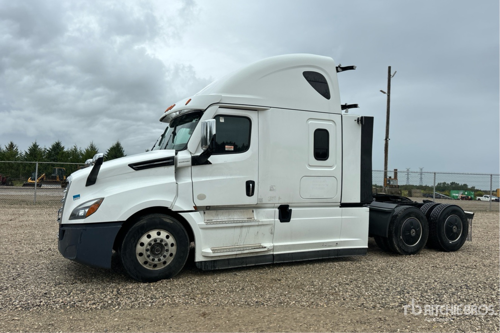 General Appearance with Bild, Ecke vorne links