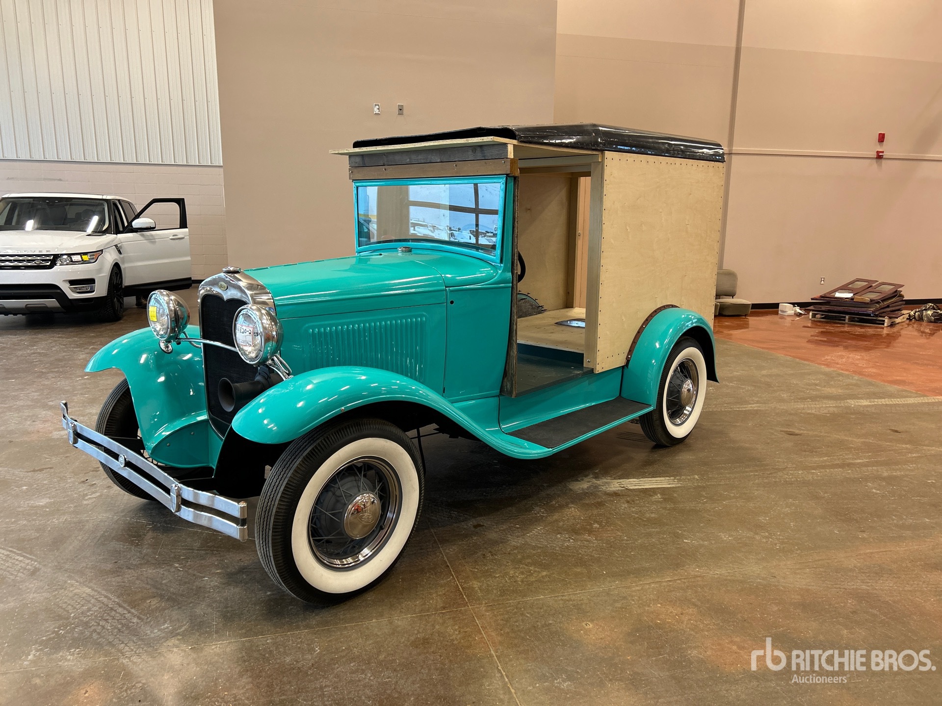 General Appearance with Bild, Ecke vorne links