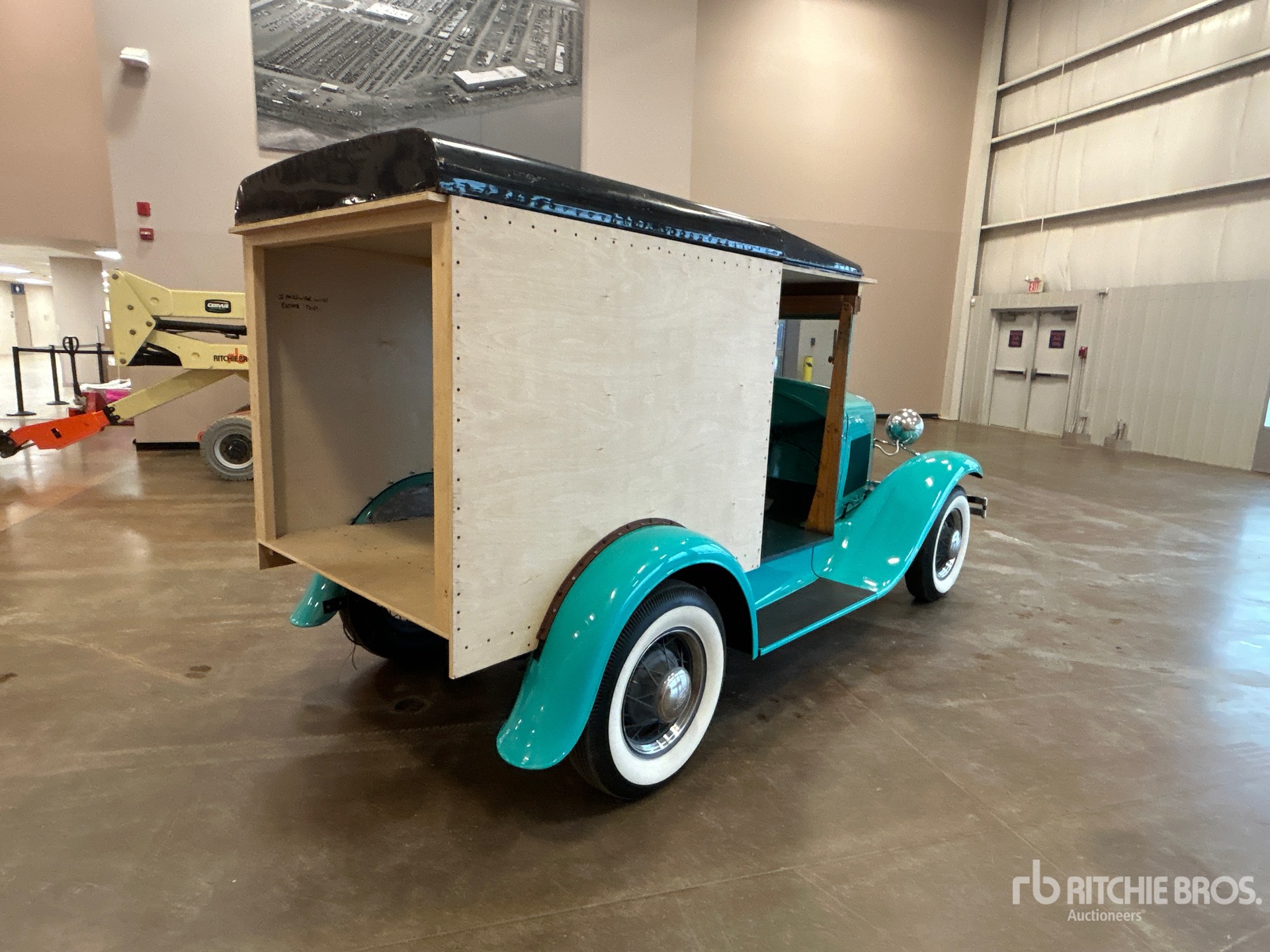 General Appearance with Bild, Ecke hinten rechts