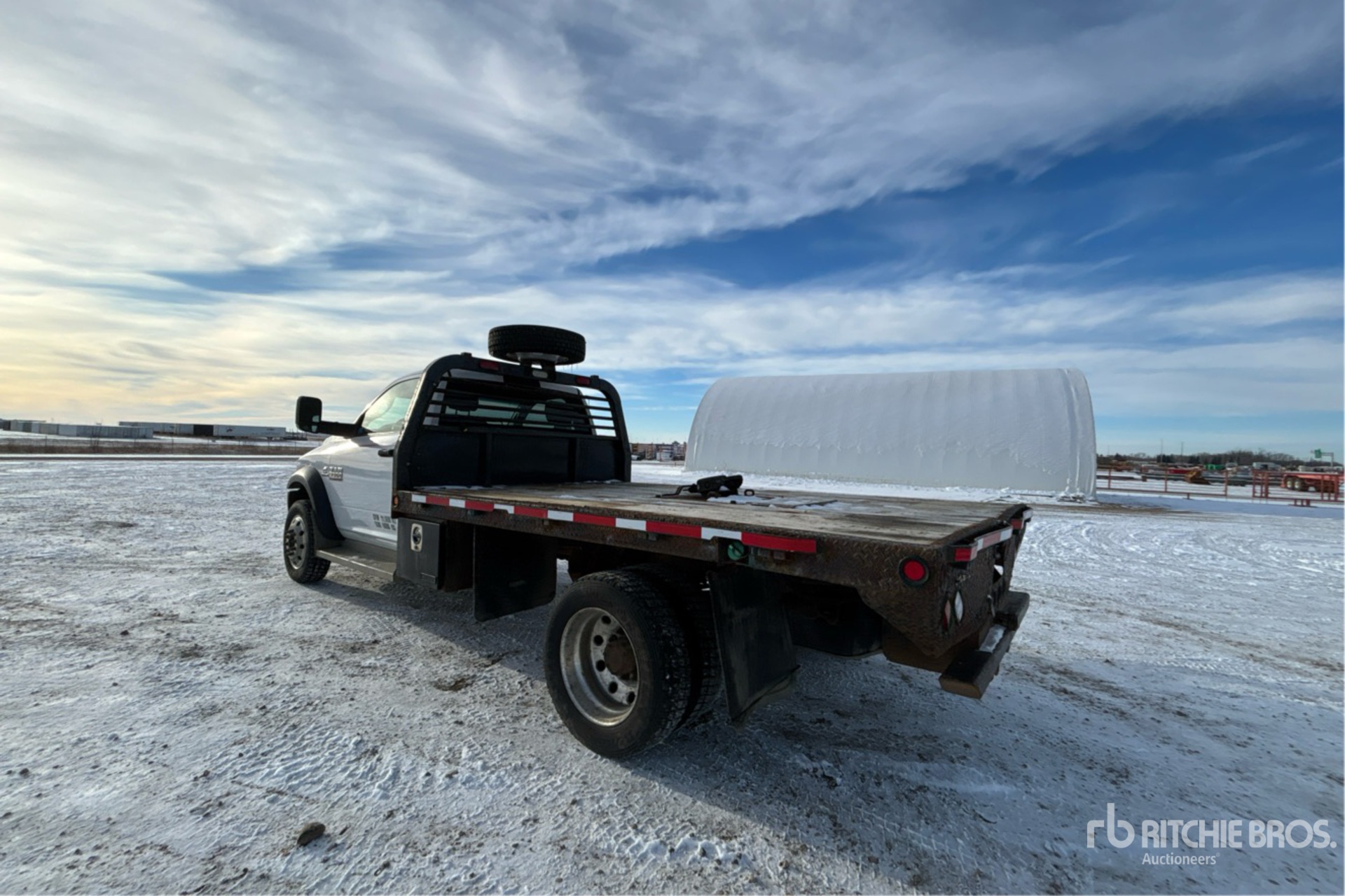 Aspect général with Image, coin arrière gauche