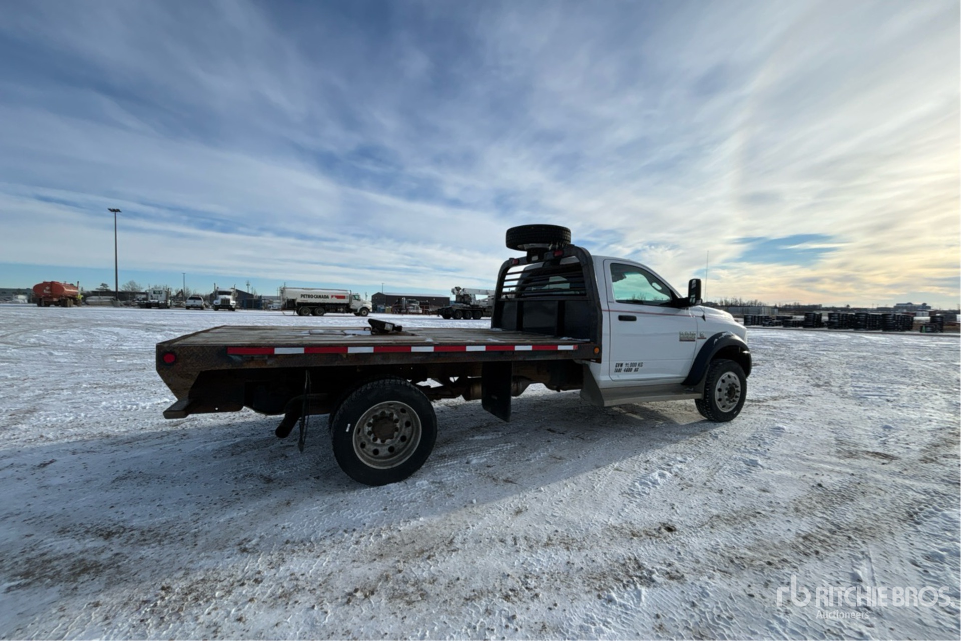Aspect général with Image, coin arrière droit