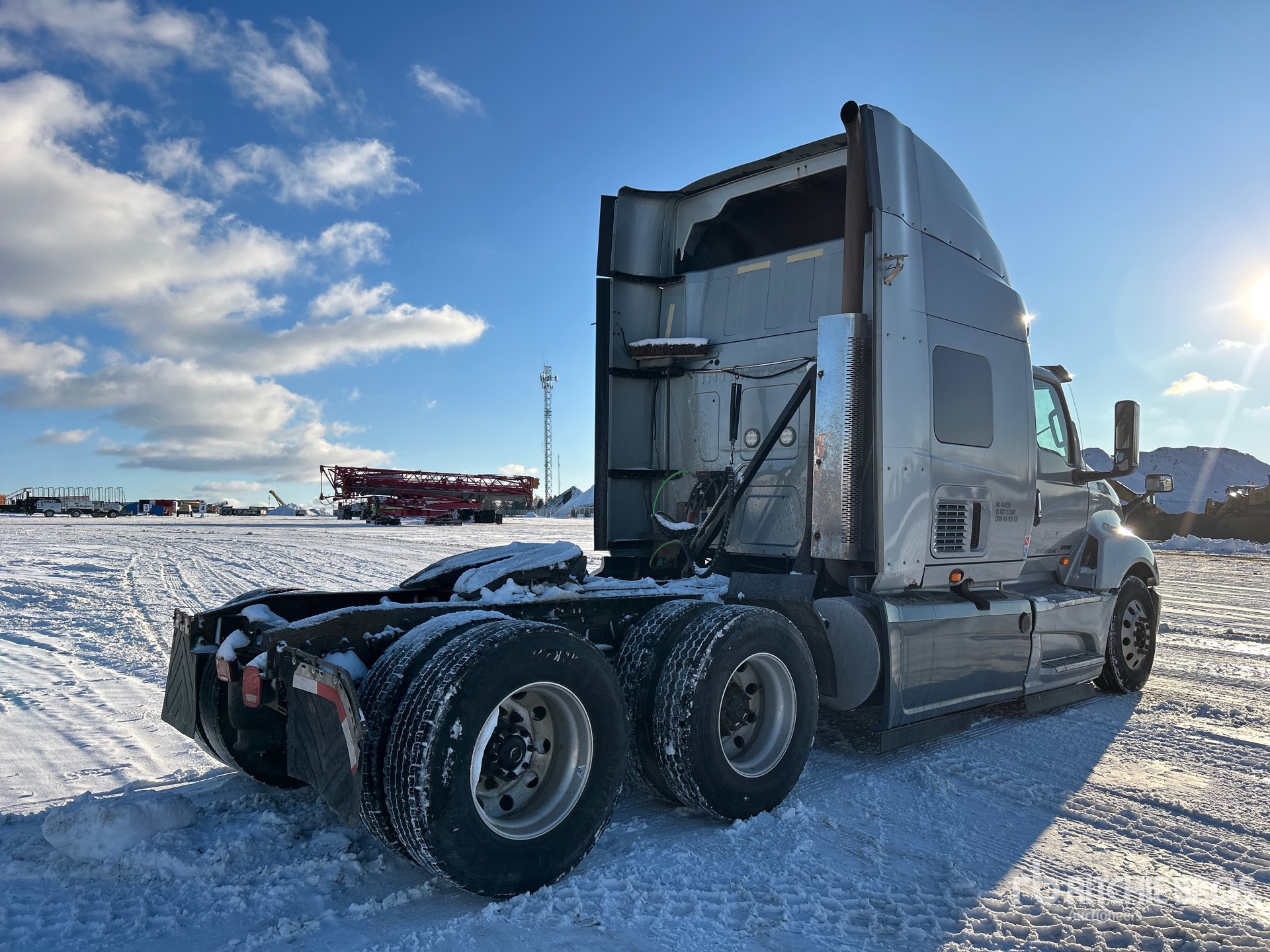 Aspect général with Image, coin arrière droit