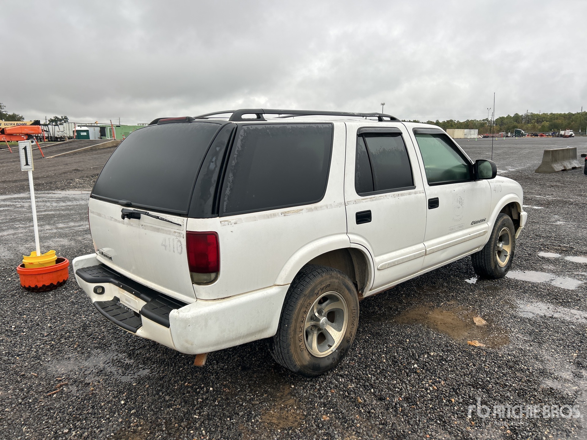 General Appearance with Picture, Right Rear Corner