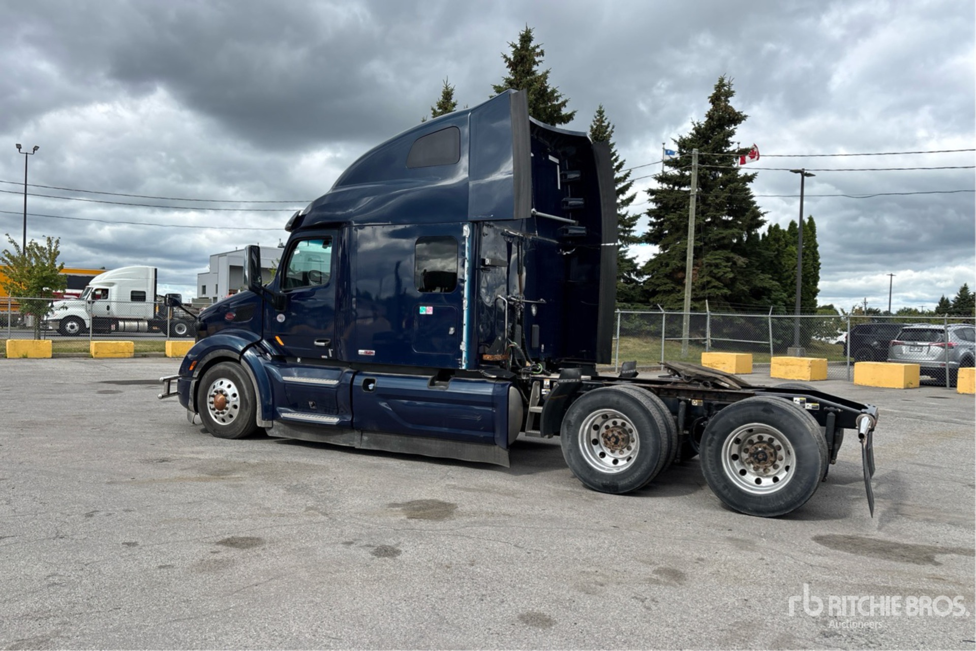 General Appearance with Bild, Ecke hinten links