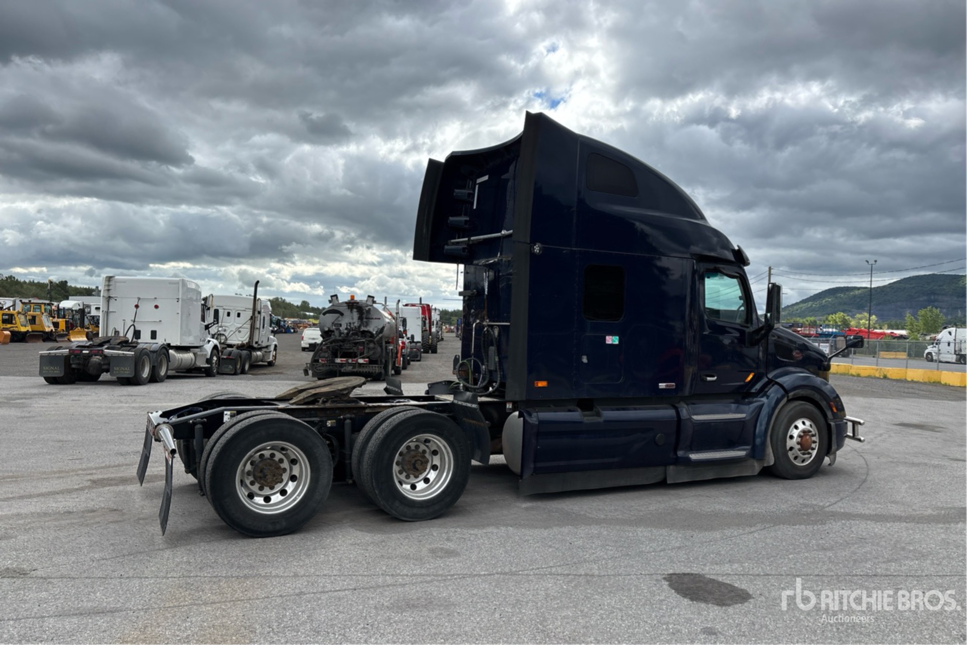 General Appearance with Bild, Ecke hinten rechts