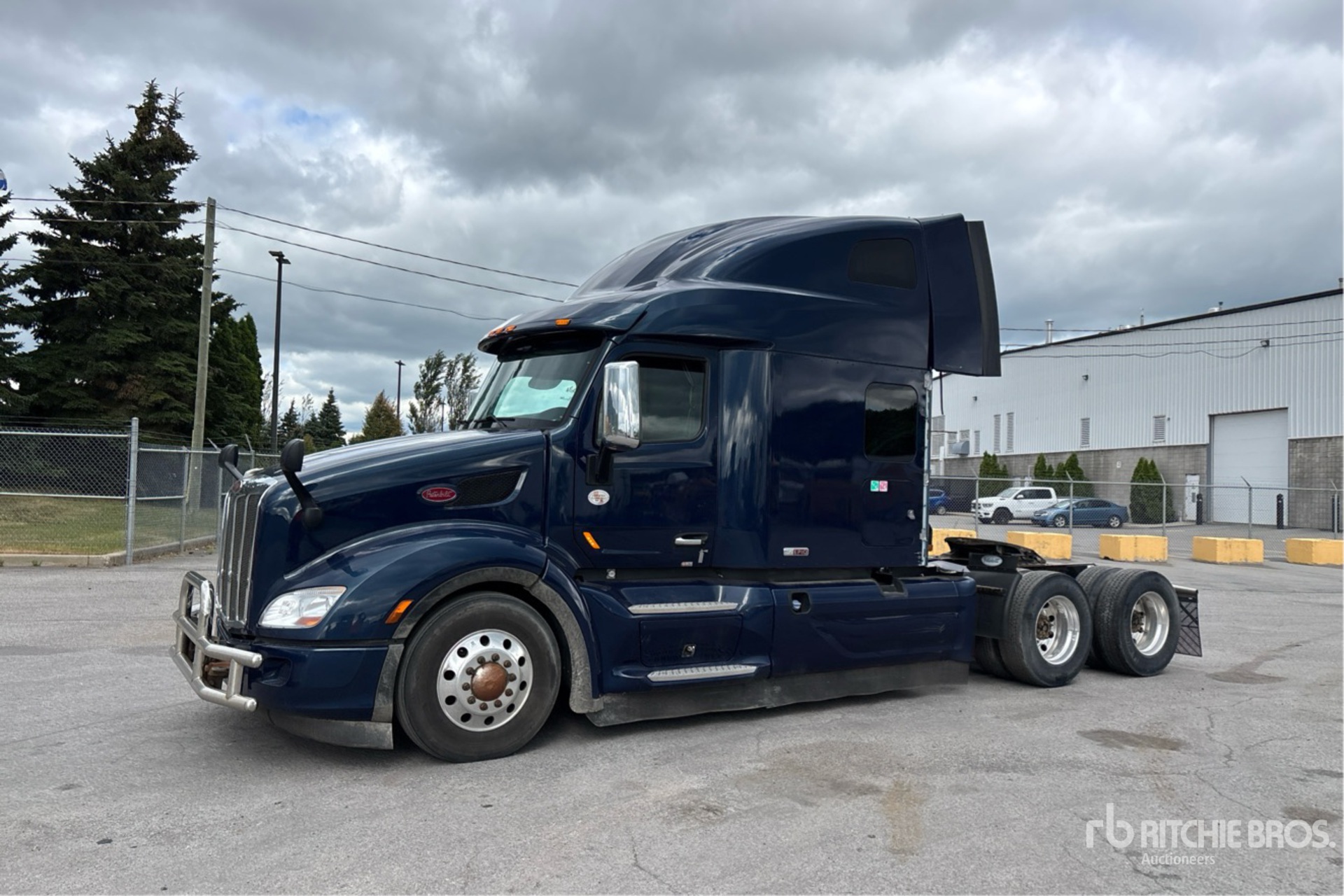 General Appearance with Bild, Ecke vorne links