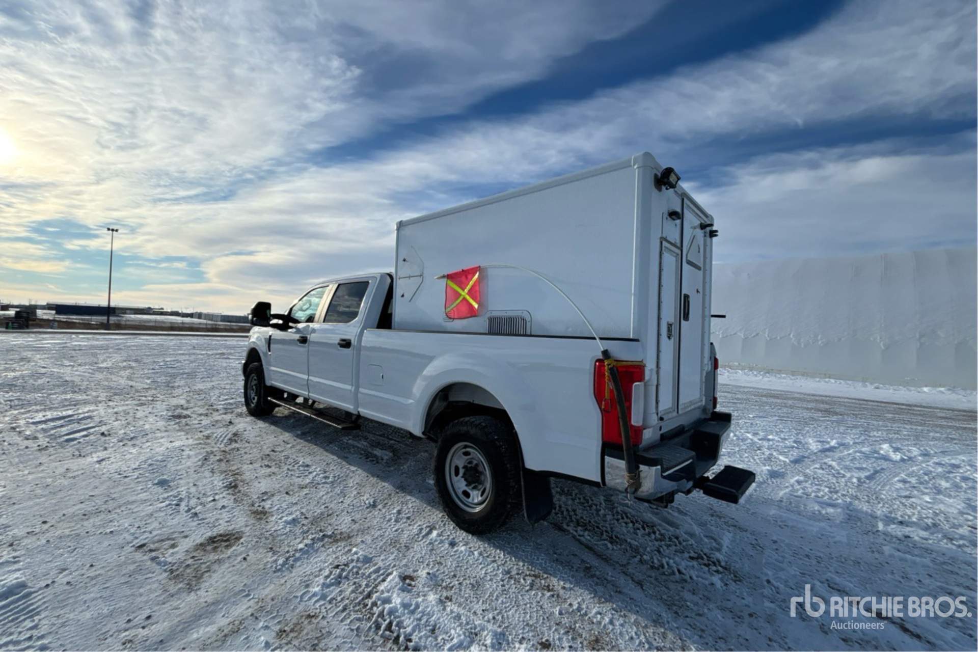 Aspect général with Image, coin arrière gauche